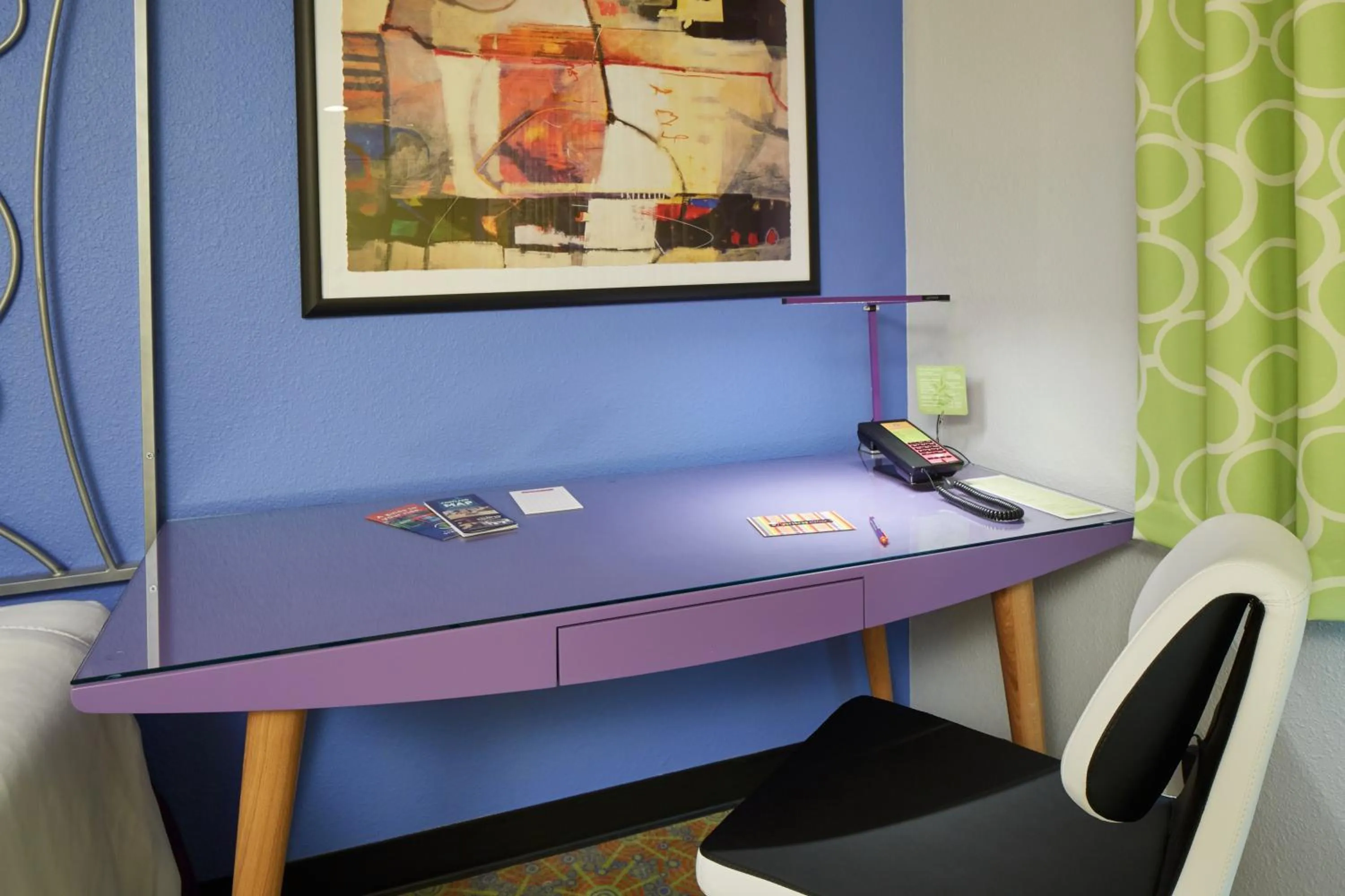 Queen with Balcony in Inn at Northrup Station