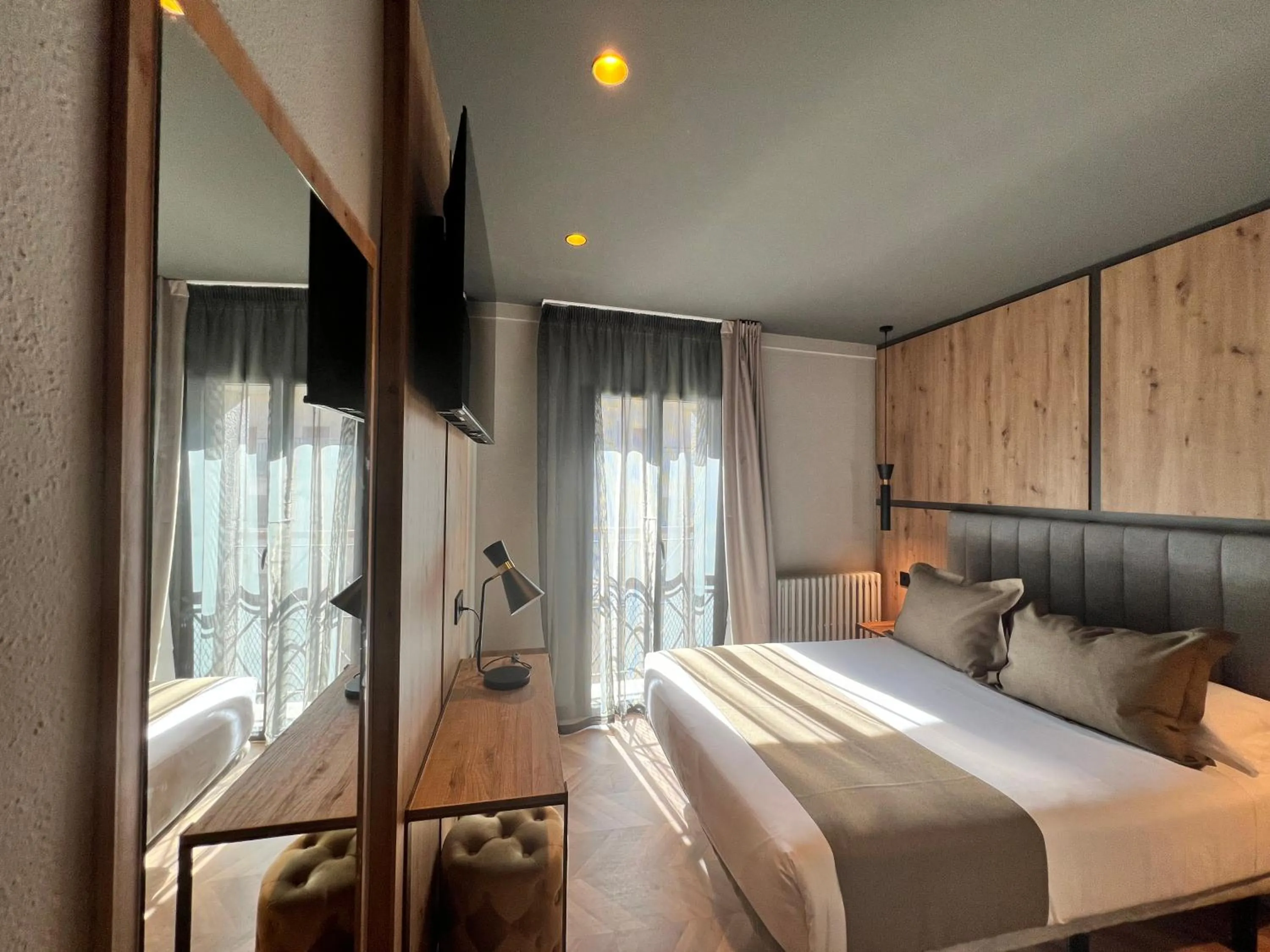 Double Room - single occupancy in Yomo Petit Paris