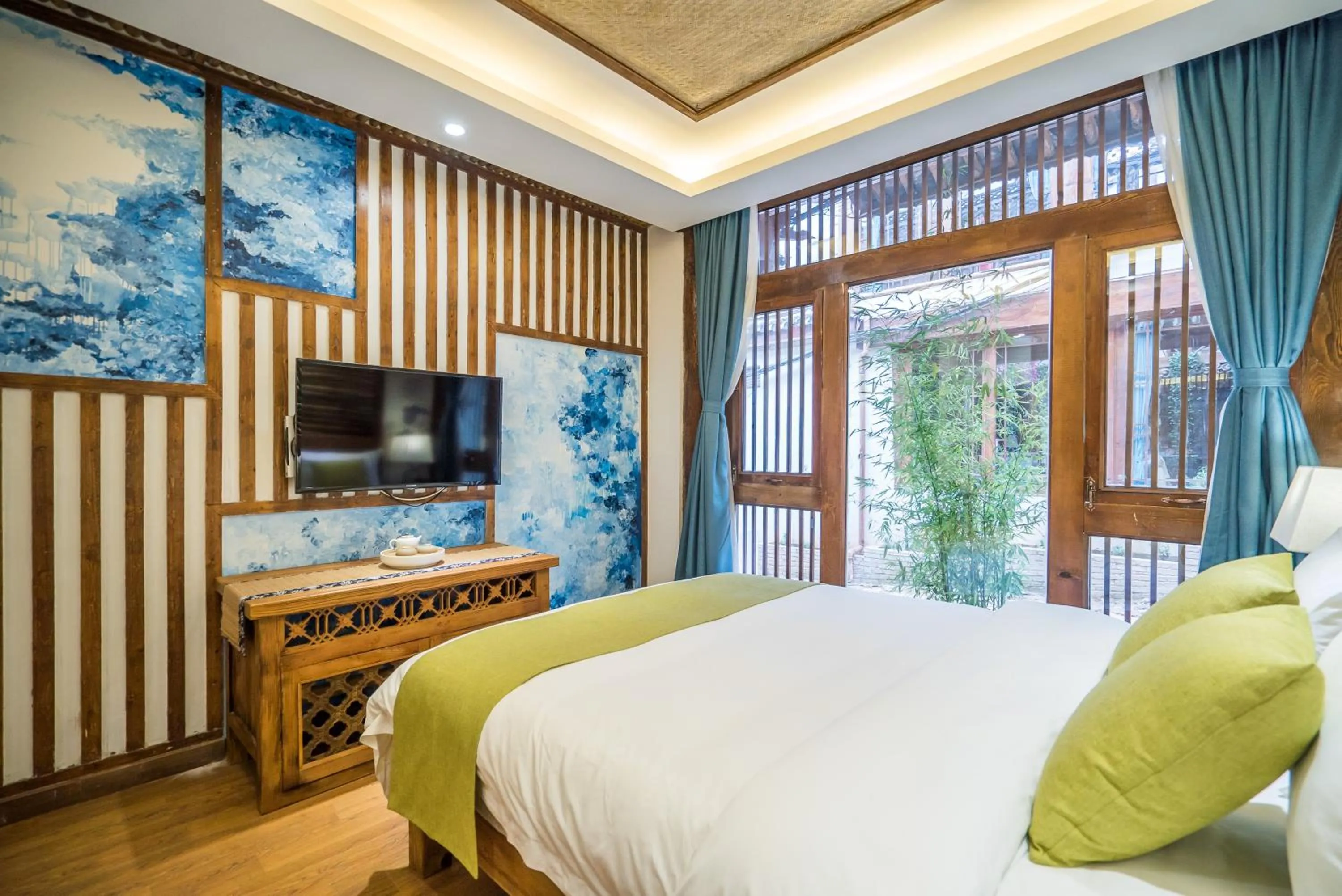 Botique Queen Room in Lijiang Yue Tu Inn