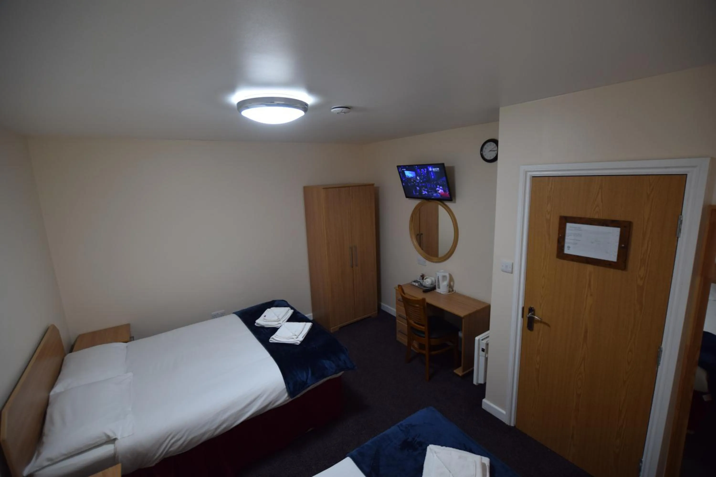 Twin Room with Shared Bathroom in Woodlands Lodge Ilford