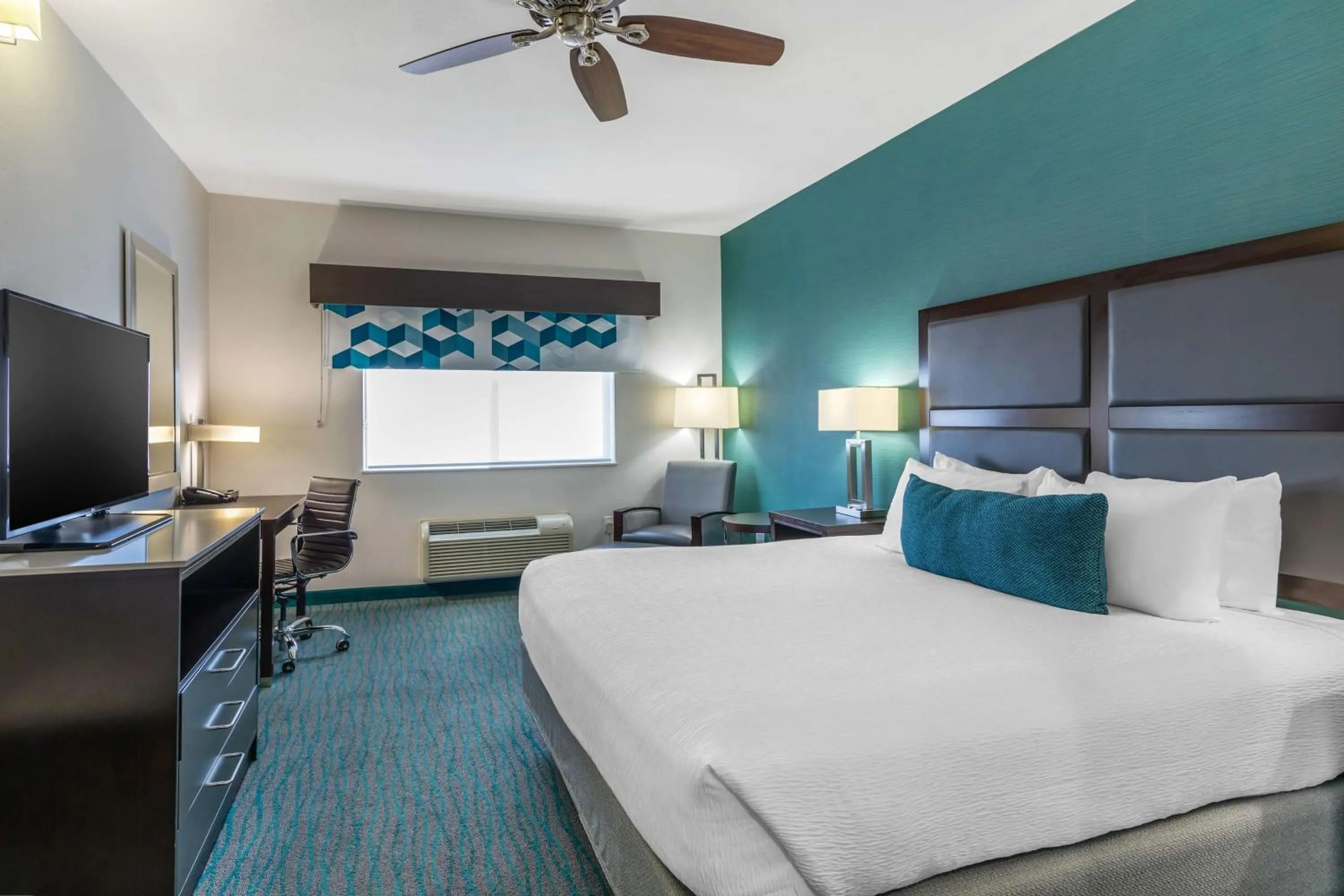 King Room with One King Bed - Non-Smoking in Best Western Plus Taft Inn