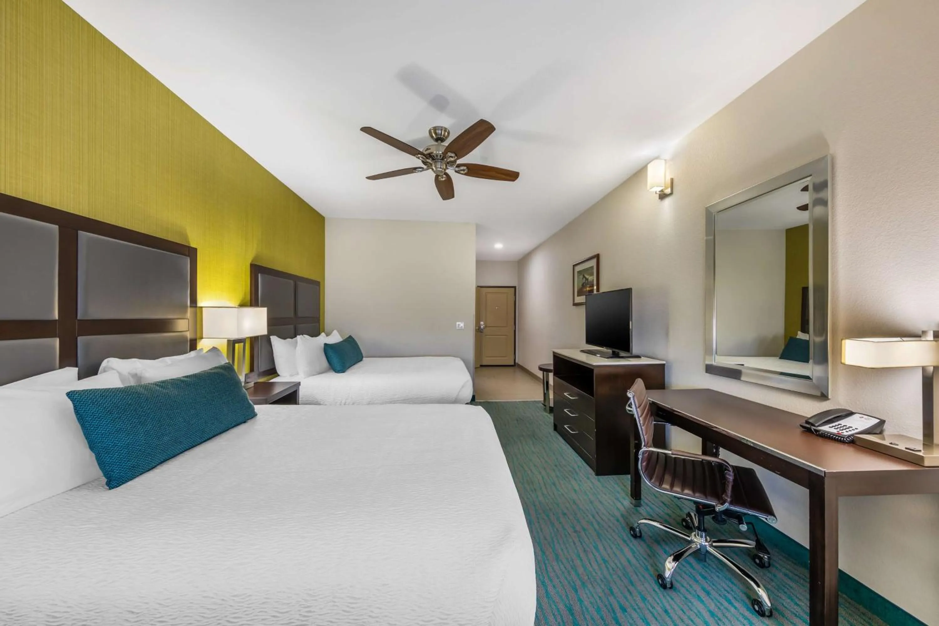 Queen Room with Two Queen Beds - Non-Smoking in Best Western Plus Taft Inn