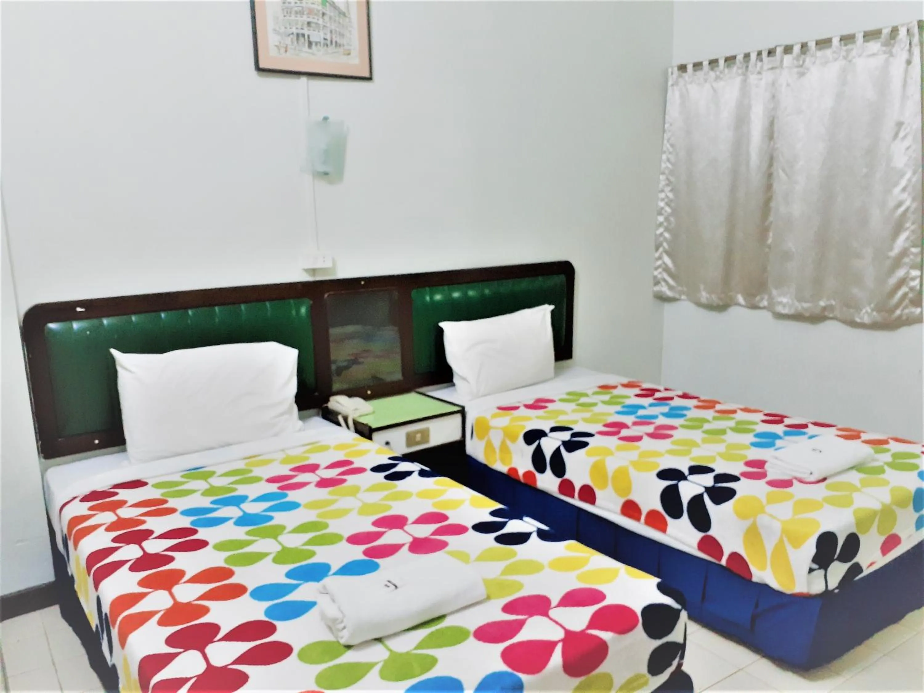 Twin Room with Air-Conditioning in Singapore Hotel