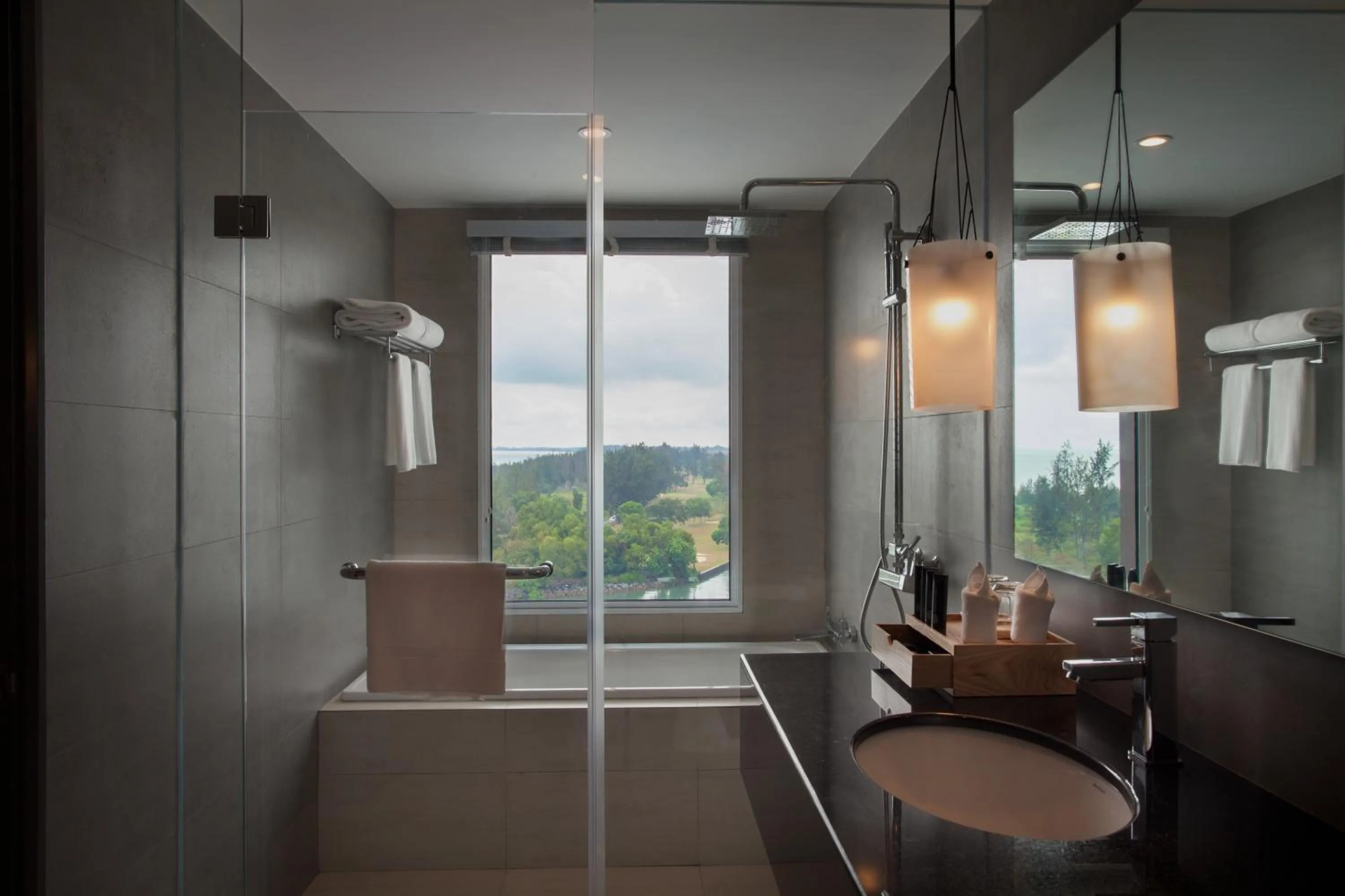 Deluxe Twin Room with Sea View in Pullman Miri Waterfront