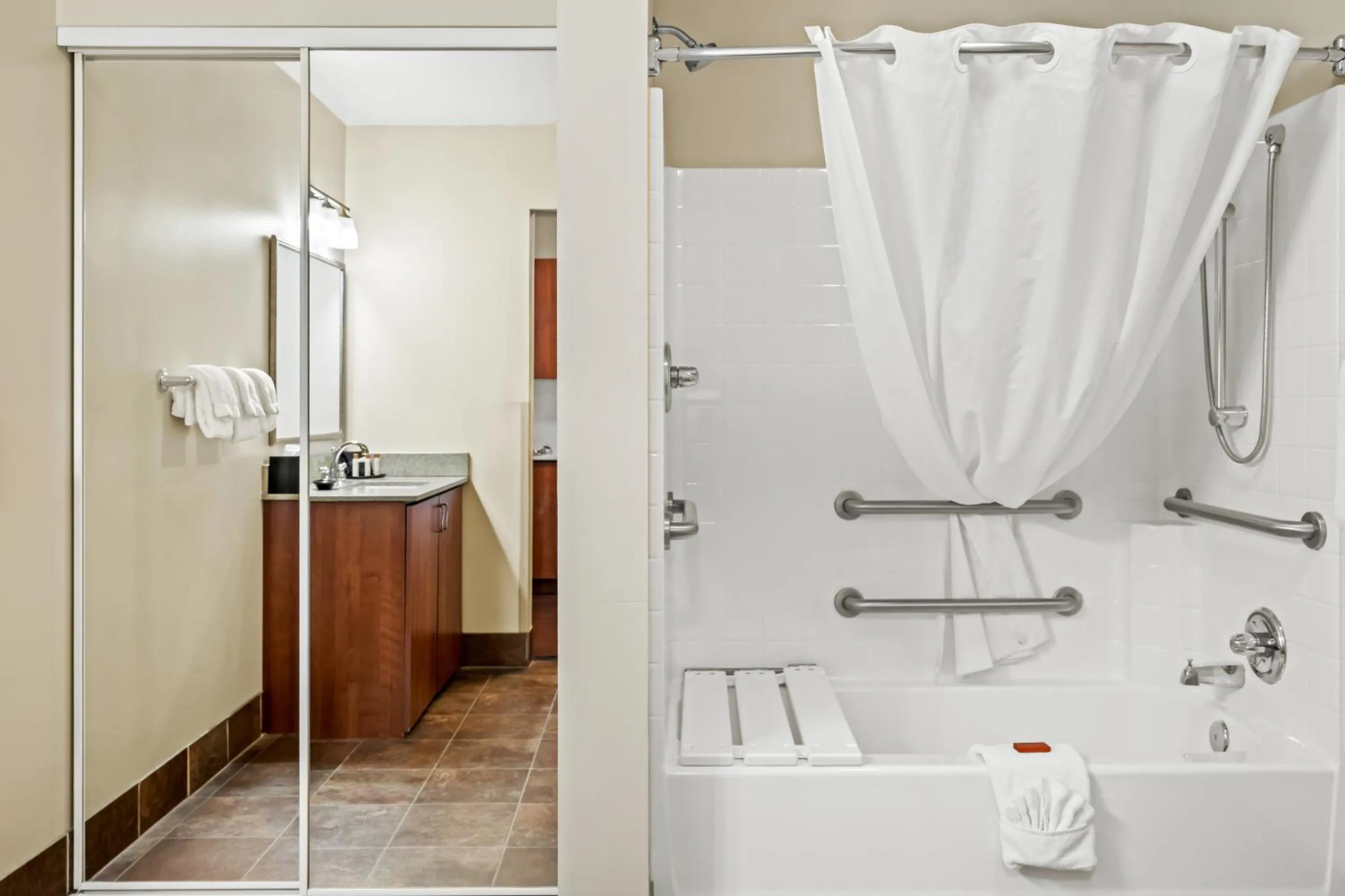 Two Queen Studio - Disability Access in Ledgestone Suites Hotel Elko