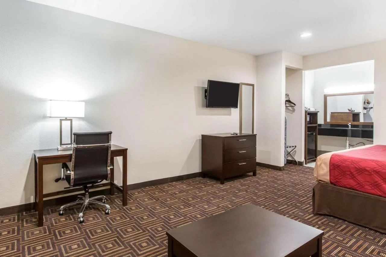 Queen Room with Two Queen Beds - Non-Smoking in Scottish Inns & Suites Spring - Houston North