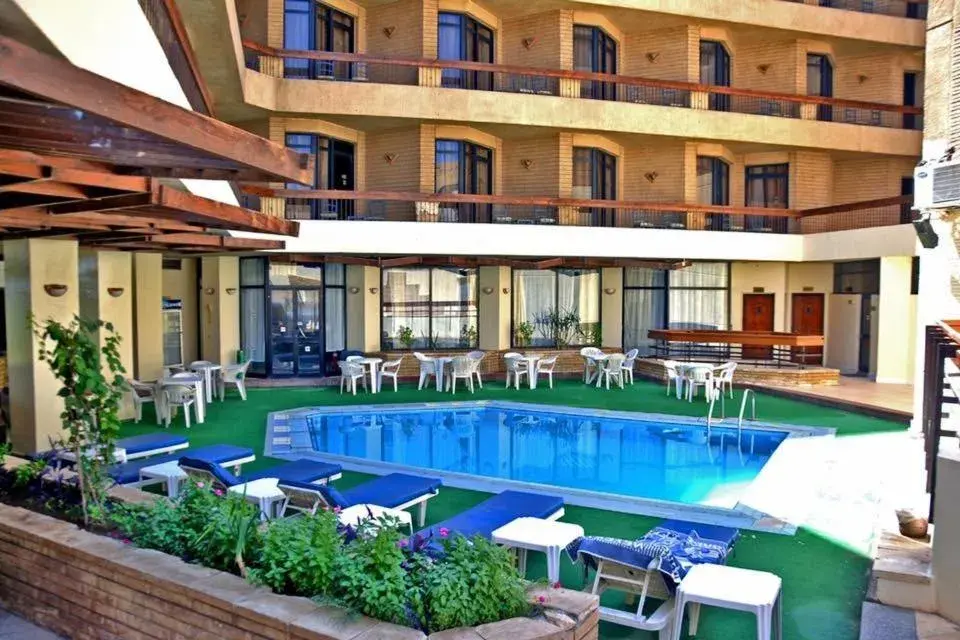 Gaddis Hotel, Suites and Apartments Gaddis Hotel, Suites and Apartments