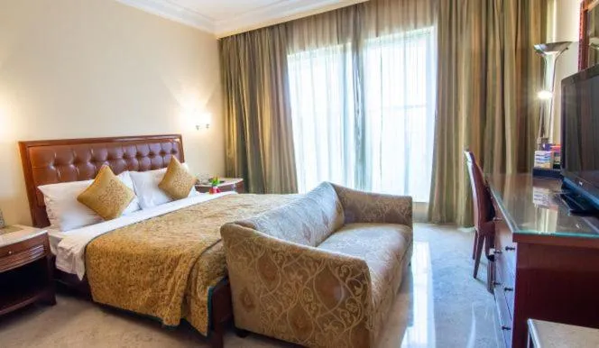 03 Bedroom apartment with Complimentary Happy Hours with 1+1 offer on Soft Beverages, Alcoholic Beverages from 5:00 PM till 8:00 PM - single occupancy in The Lalit Mumbai