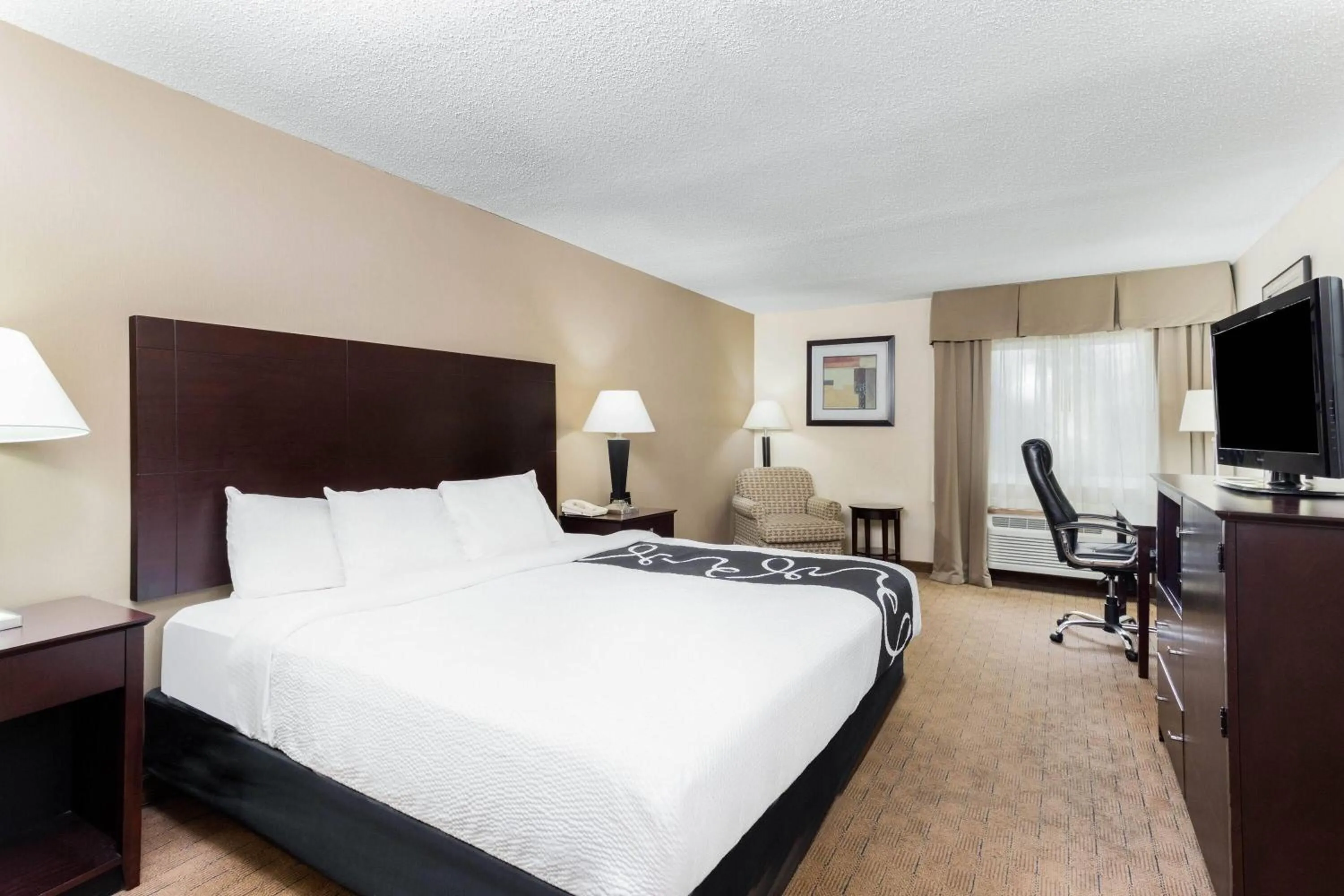 Deluxe King Room in La Quinta by Wyndham Frankfort
