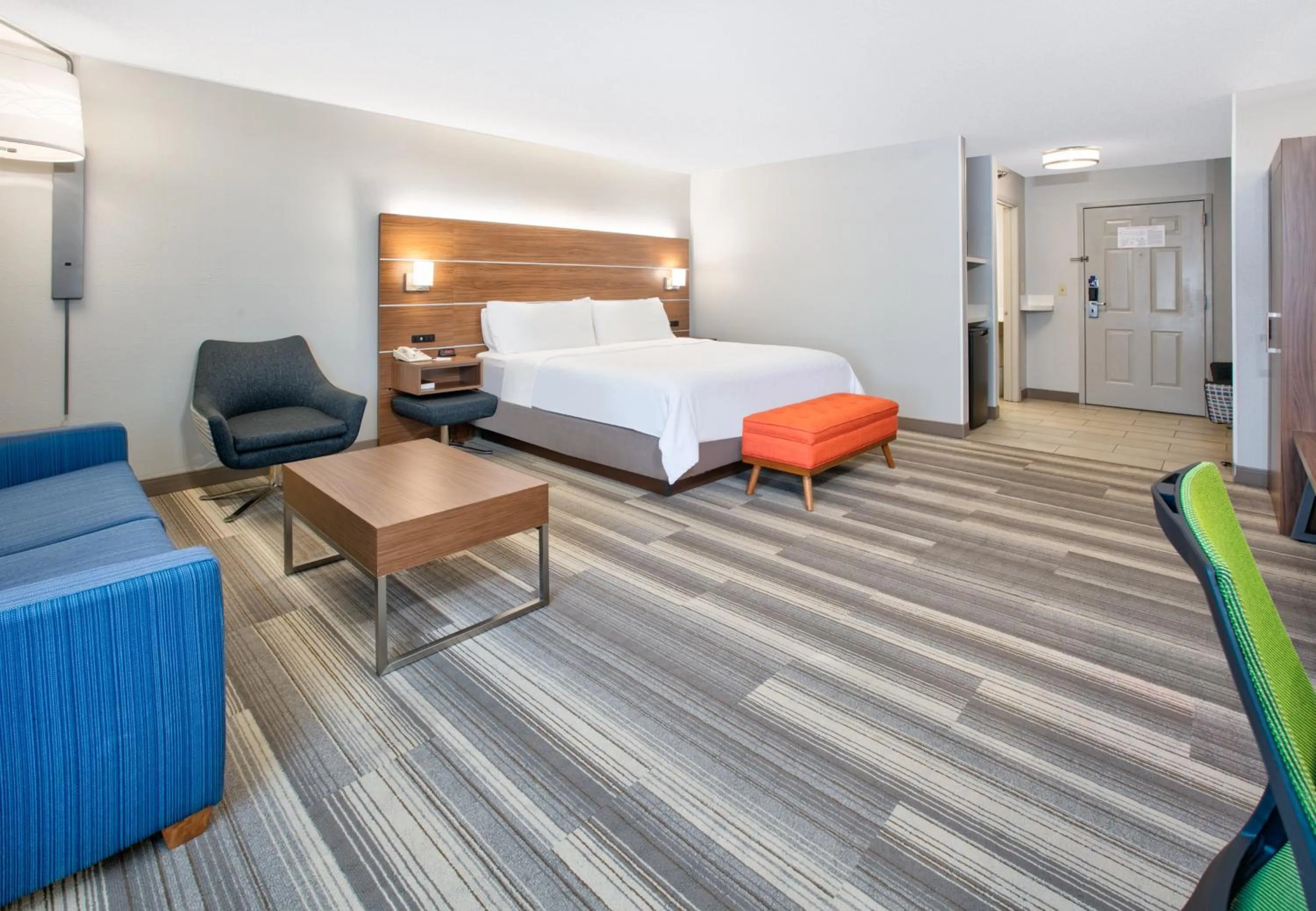 Standard King Room with Sofa Bed - Non-Smoking in Holiday Inn Express - Hope by IHG