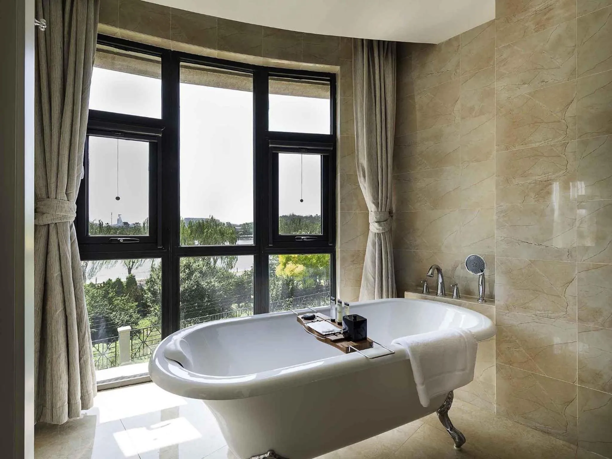 Deluxe King Suite with Lounge Access in Pullman Tangshan