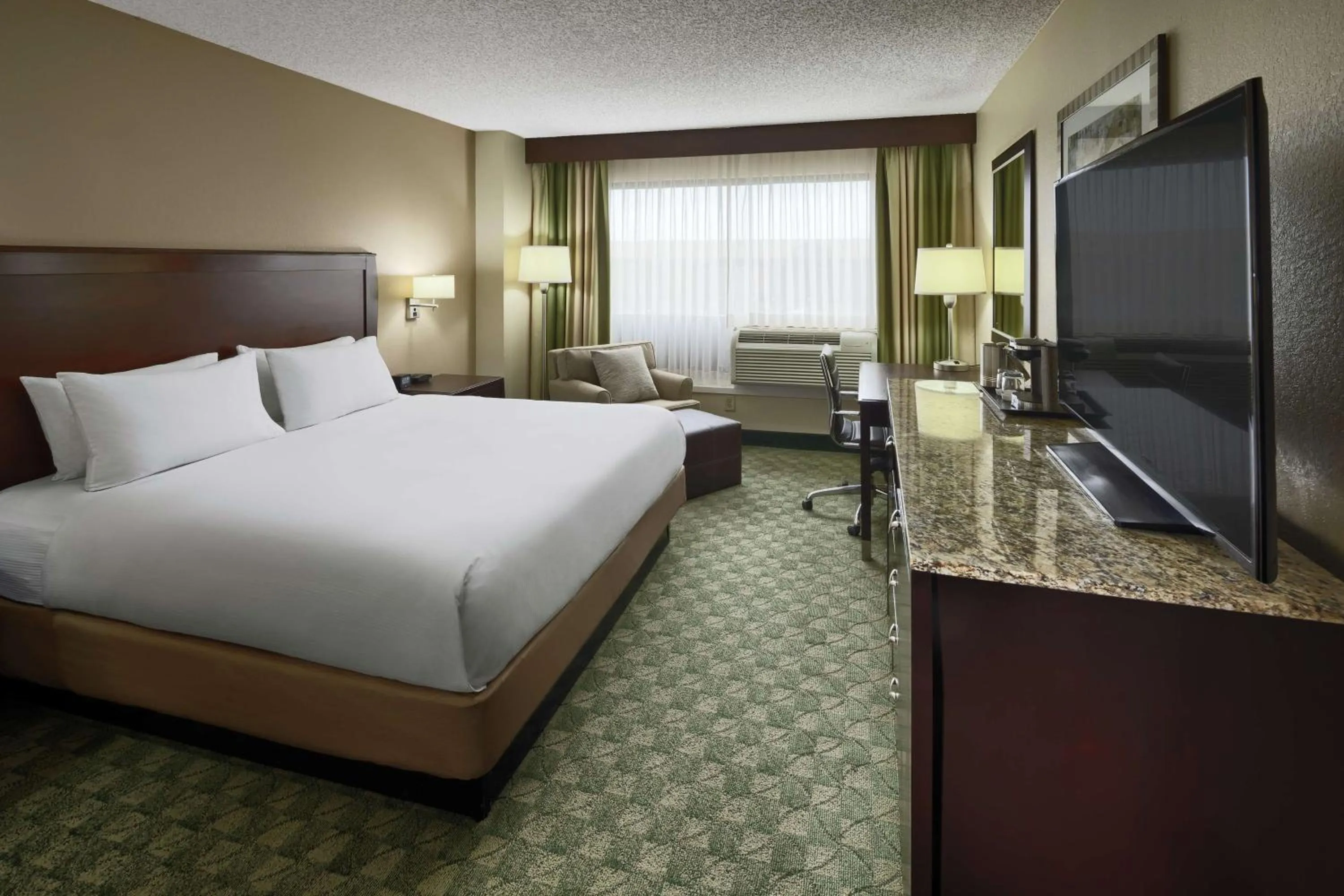 King Room with Roll-In Shower - Mobility Access/Non-Smoking in DoubleTree by Hilton San Antonio Downtown