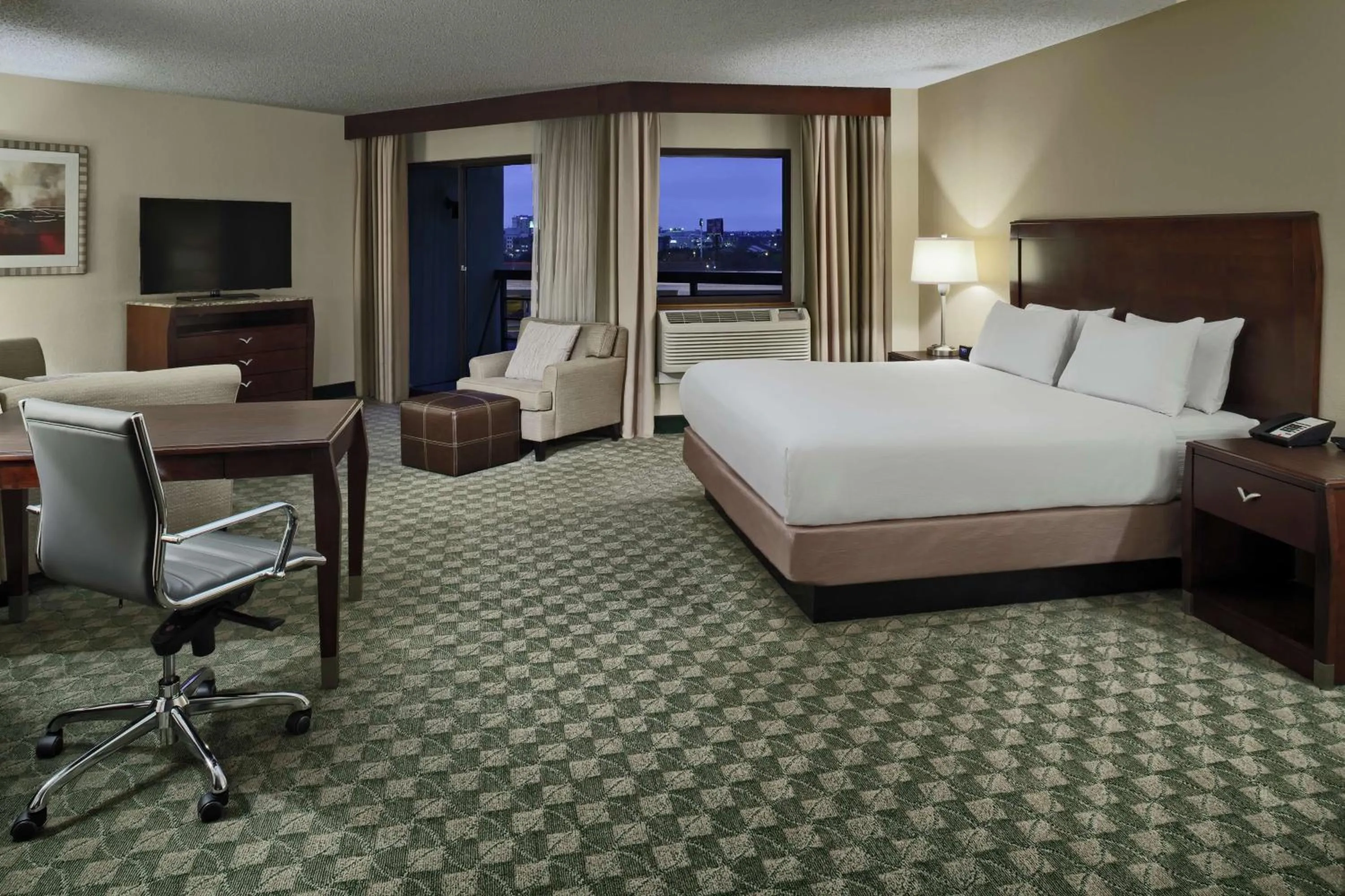 Junior King Suite with Balcony - Non-Smoking in DoubleTree by Hilton San Antonio Downtown