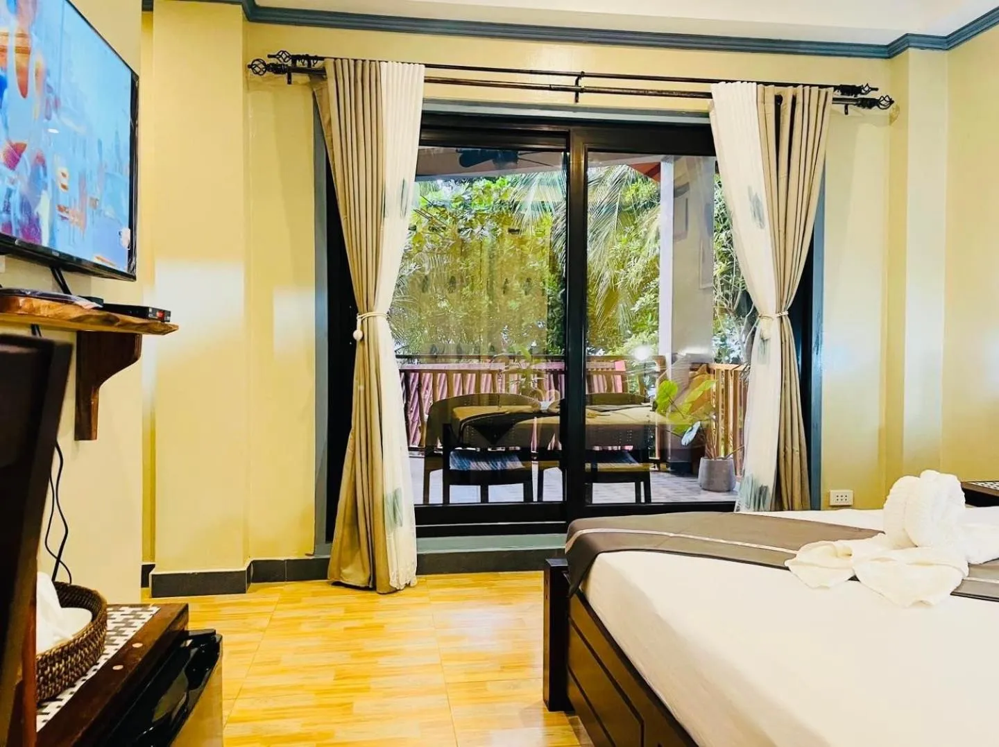 Deluxe Double Room with Sea View in White Beach Front and Cottages