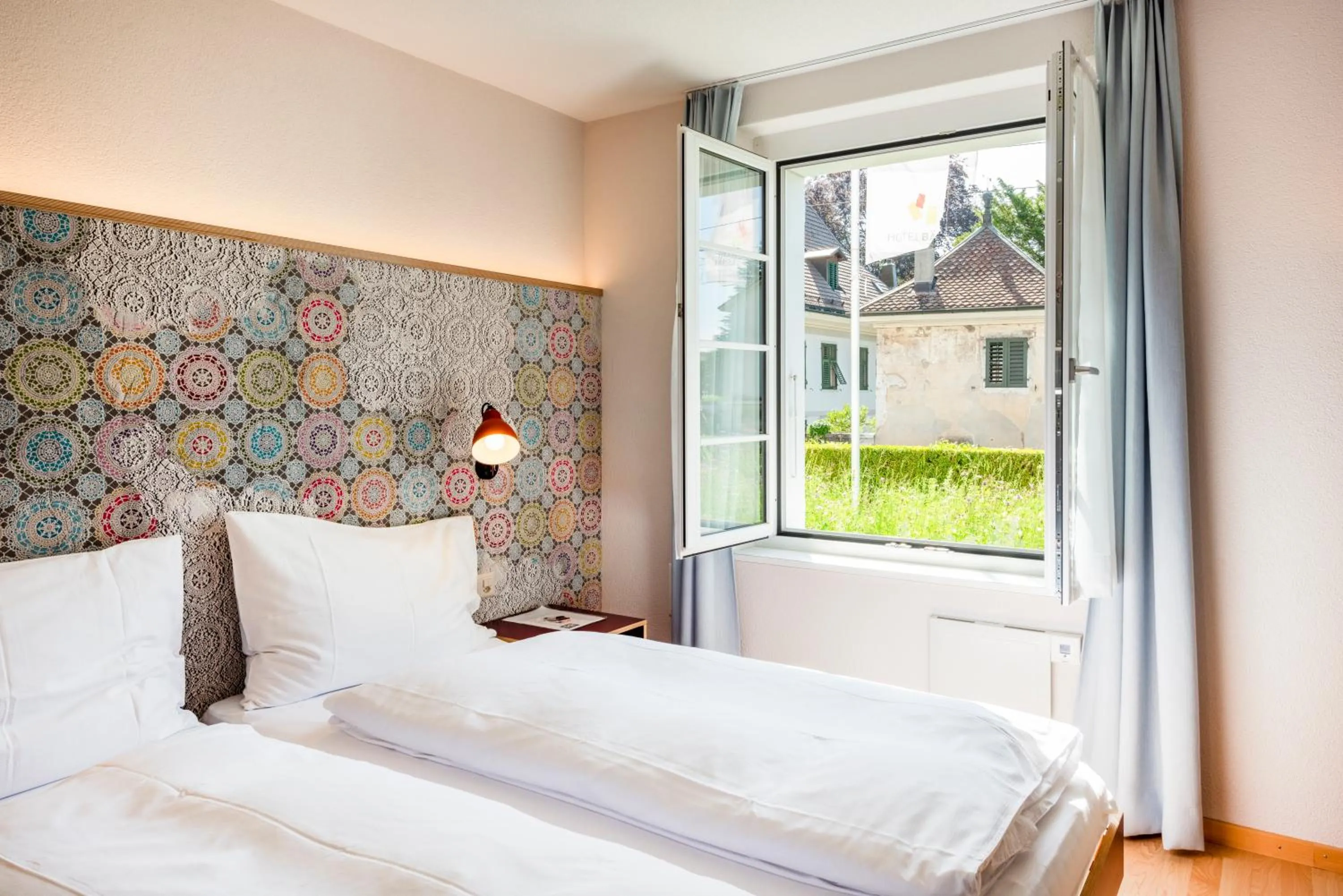 Double Room Street Side - single occupancy in Bären Self Check-in Hotel