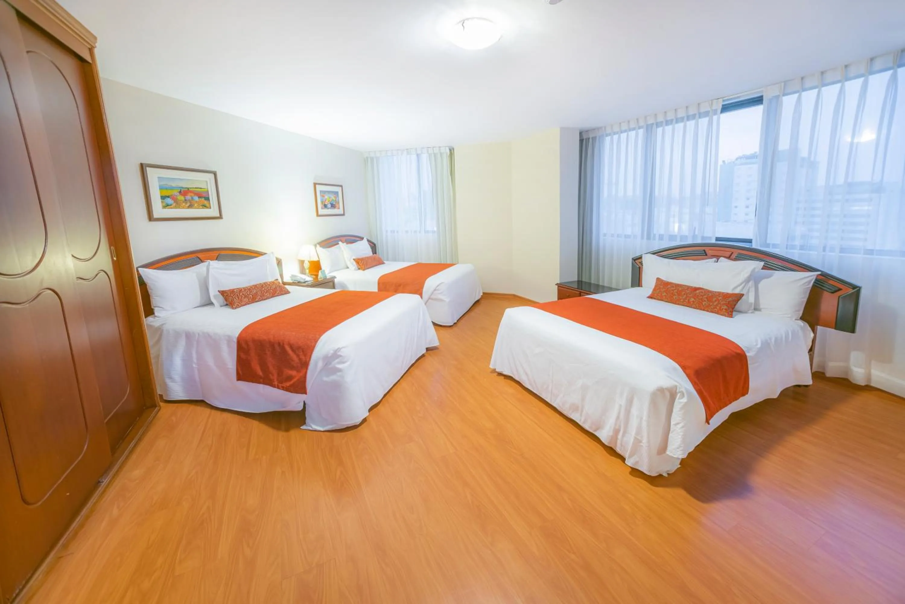 Deluxe Triple Room in Miraflores Colon Hotel