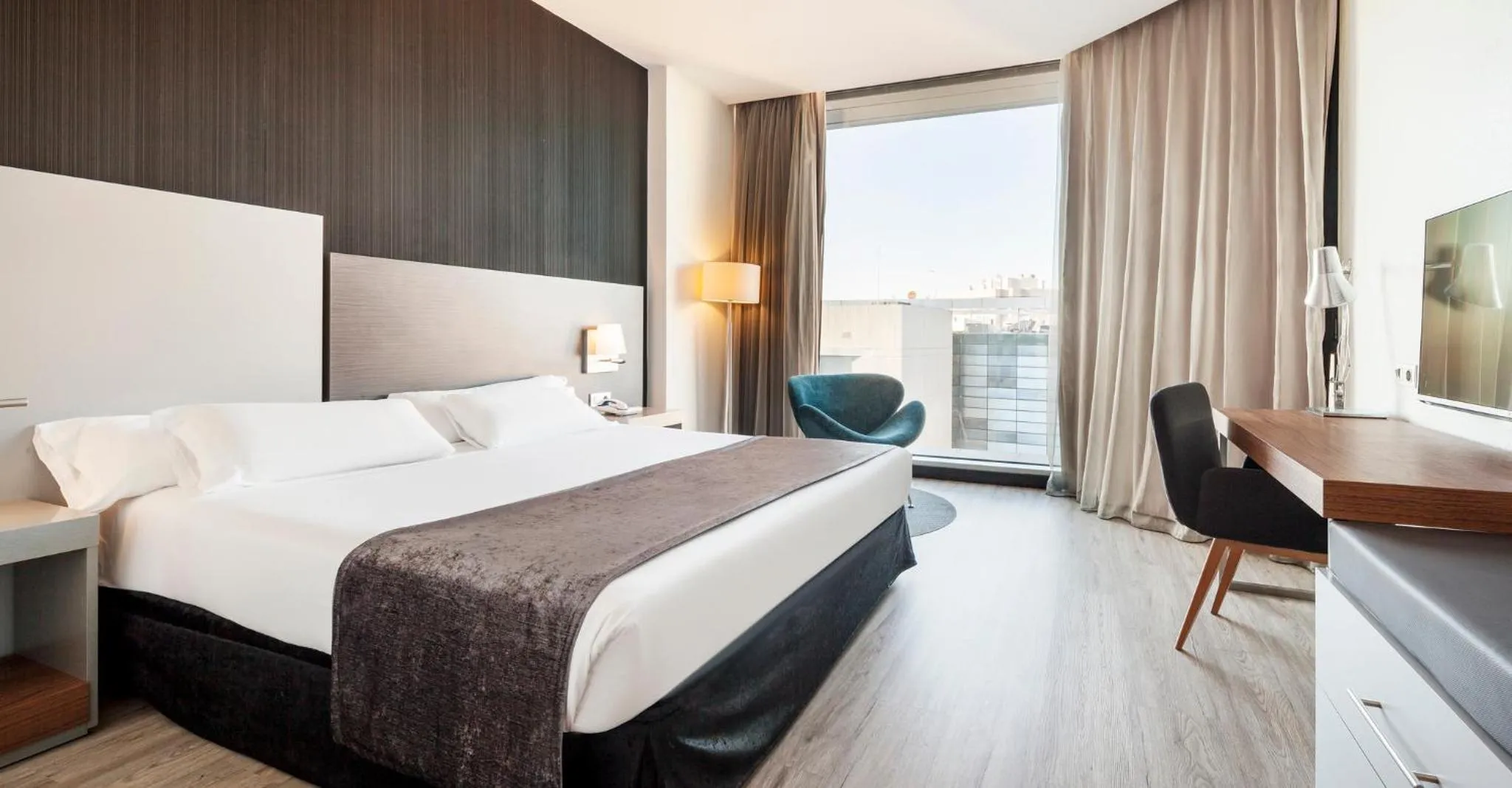 Triple Room in Ilunion Atrium