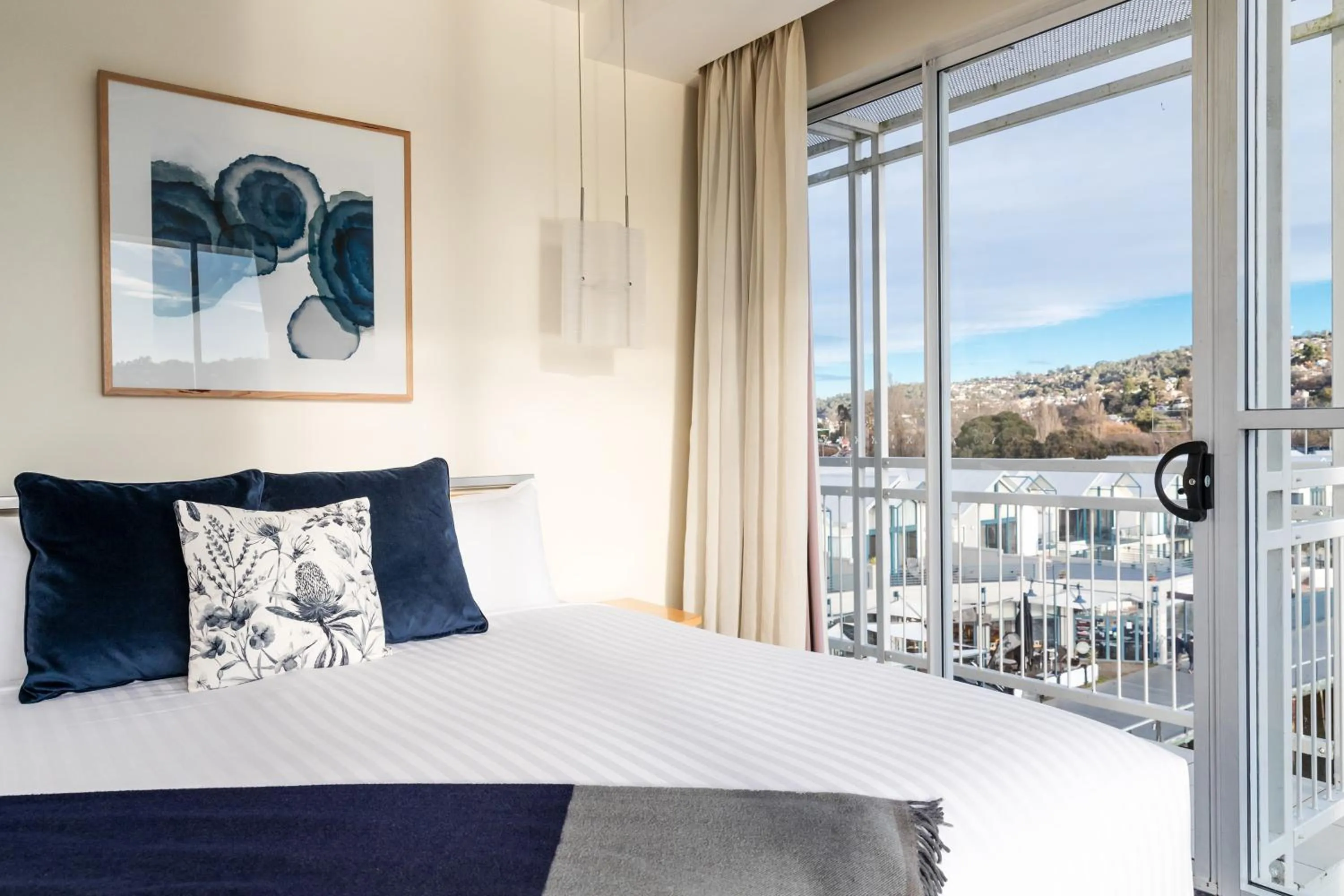 Luxury Suite with Marina View in Peppers Seaport Launceston
