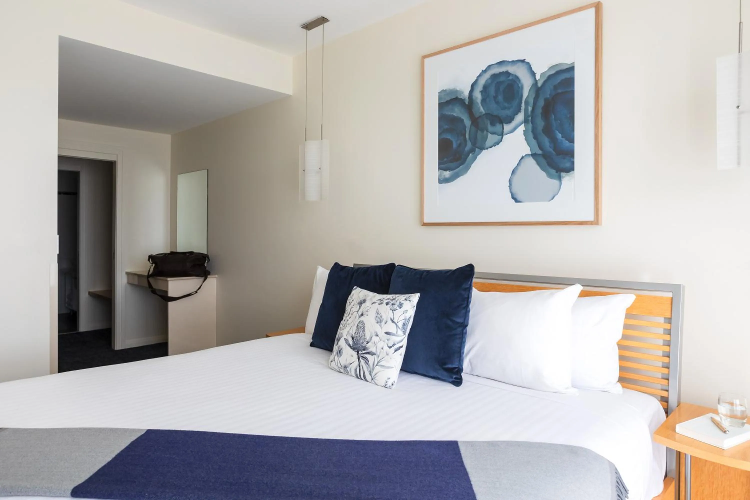 Suite with City View in Peppers Seaport Launceston
