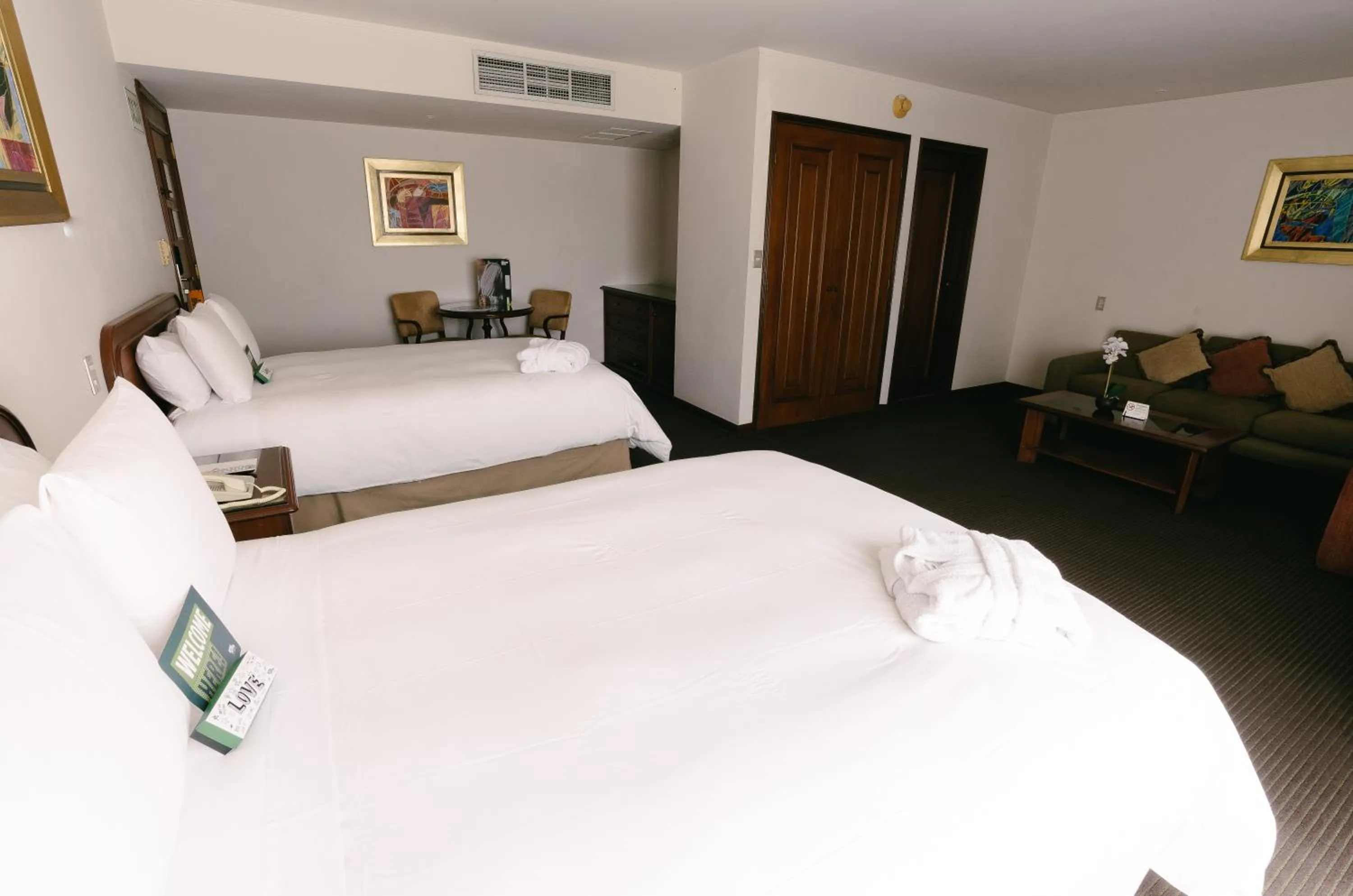 Deluxe Twin Room  with Two Queen Bed in BTH Hotel Lima Golf