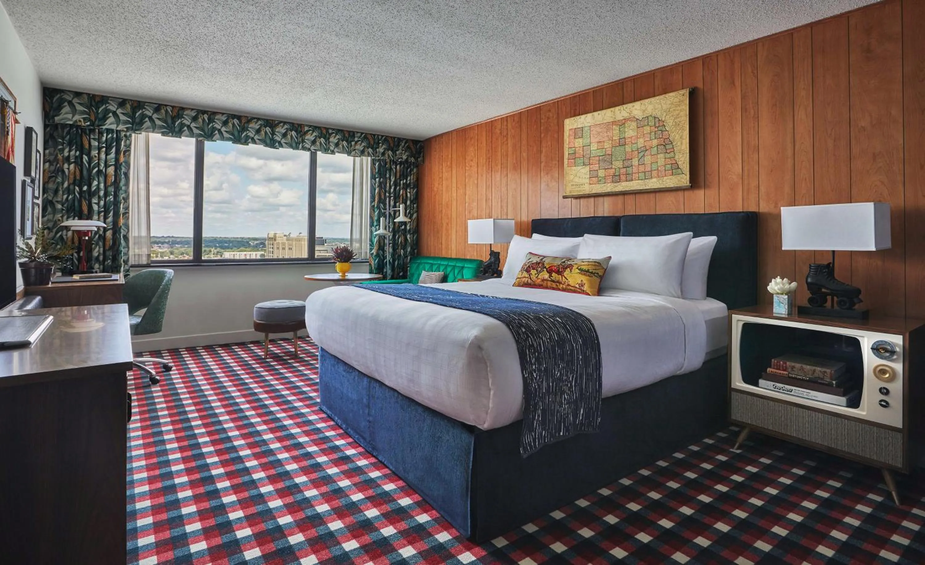 Graduate King Room with Stadium View in Graduate by Hilton Lincoln