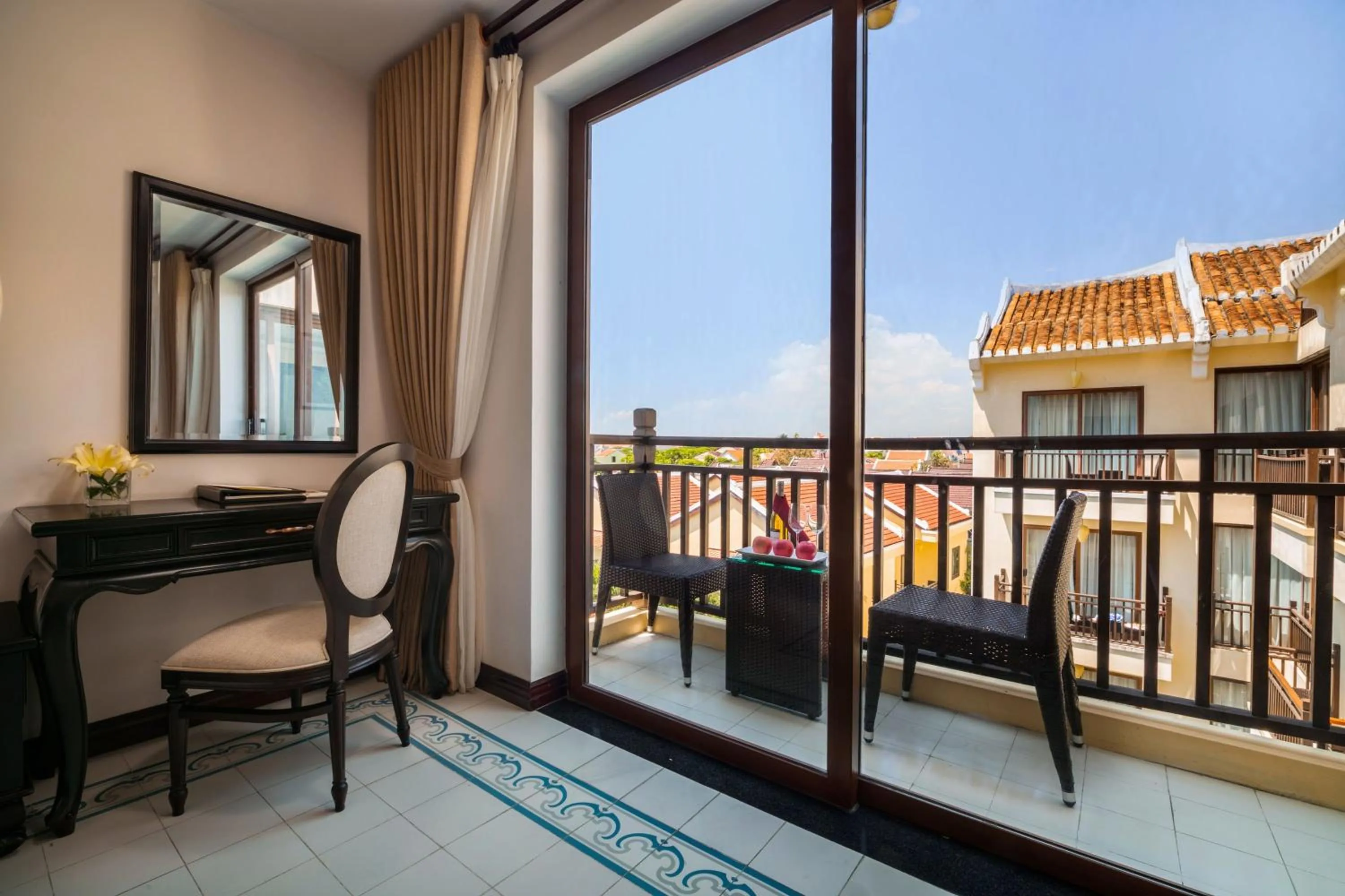 Deluxe Double or Twin Room with Balcony in Silkotel Hoi An
