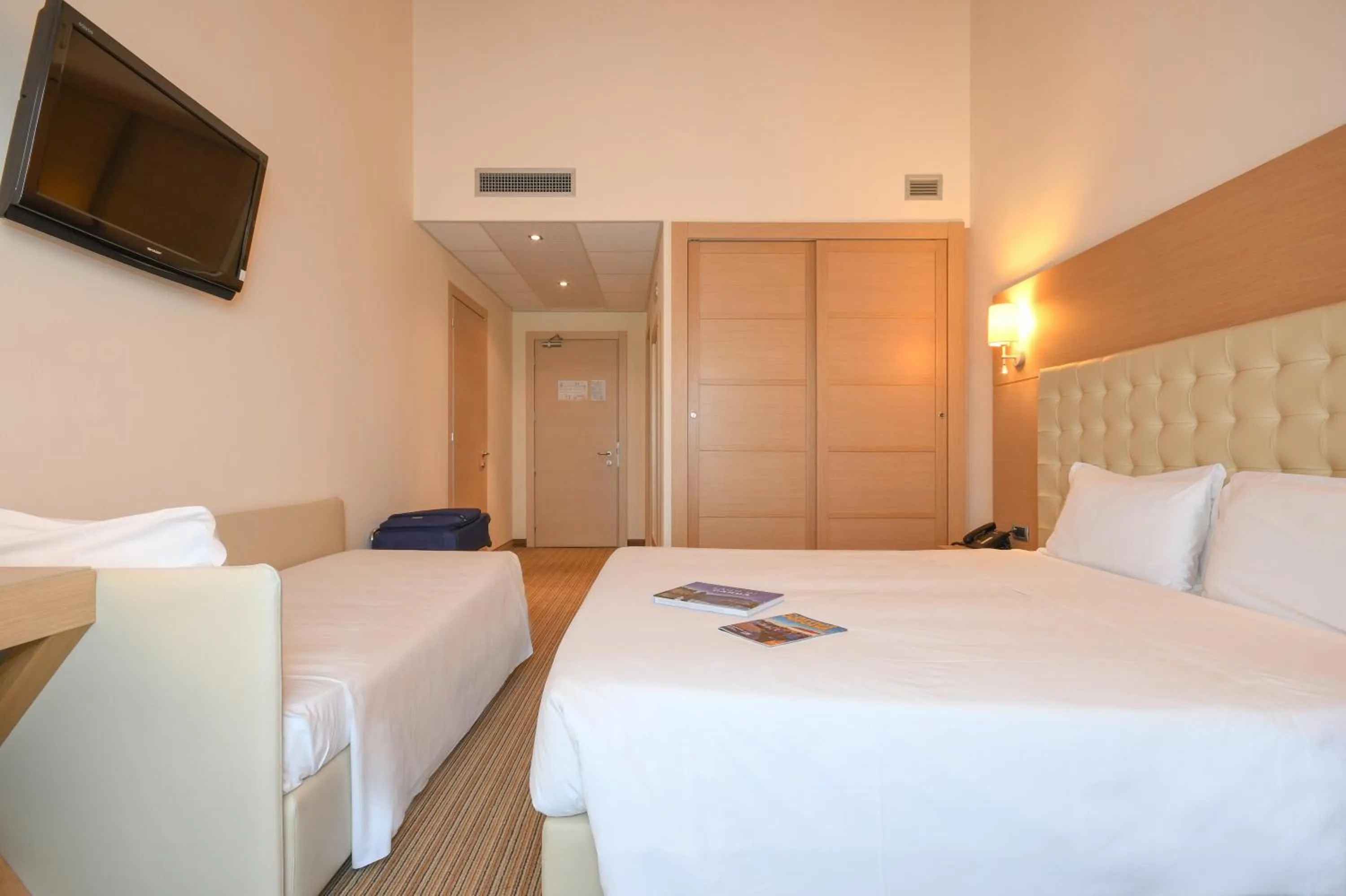 Classic Triple Room in TH Lazise - Hotel Parchi Del Garda