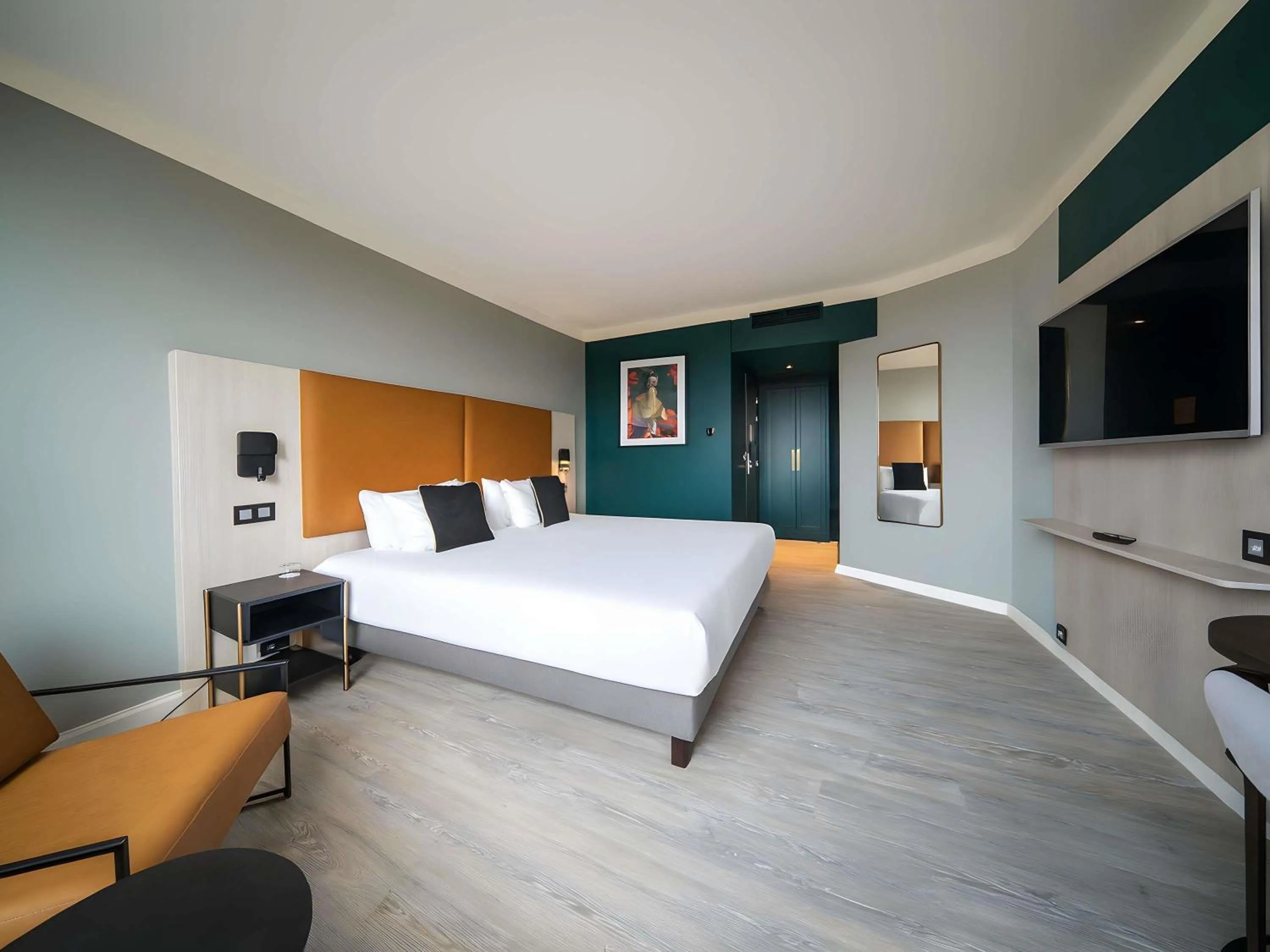Deluxe King Room with Sofa in Maek Hotel Antwerp Central - Handwritten Collection by Accor