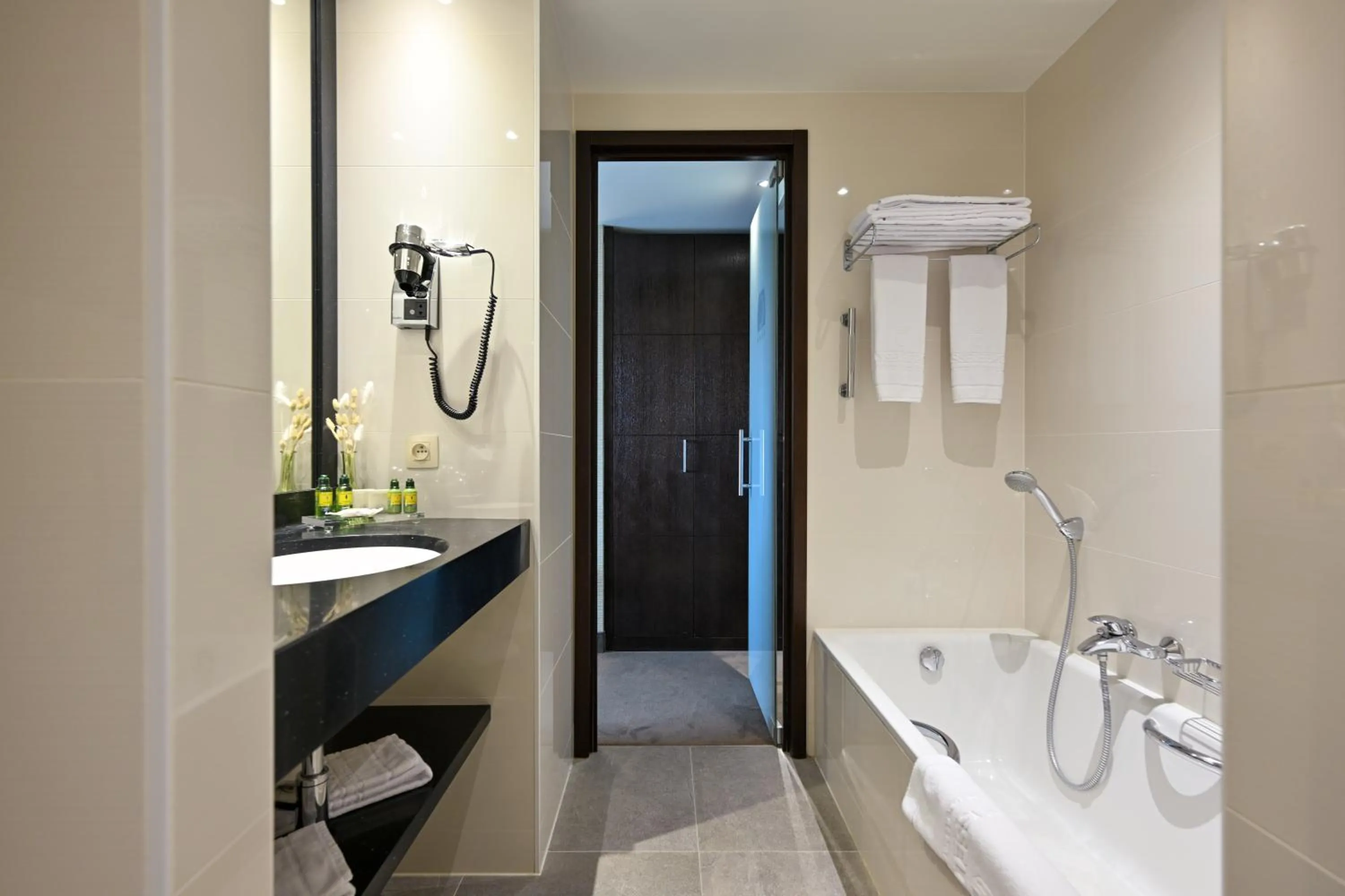 Superior Canal View Room in Grand Hotel Casselbergh