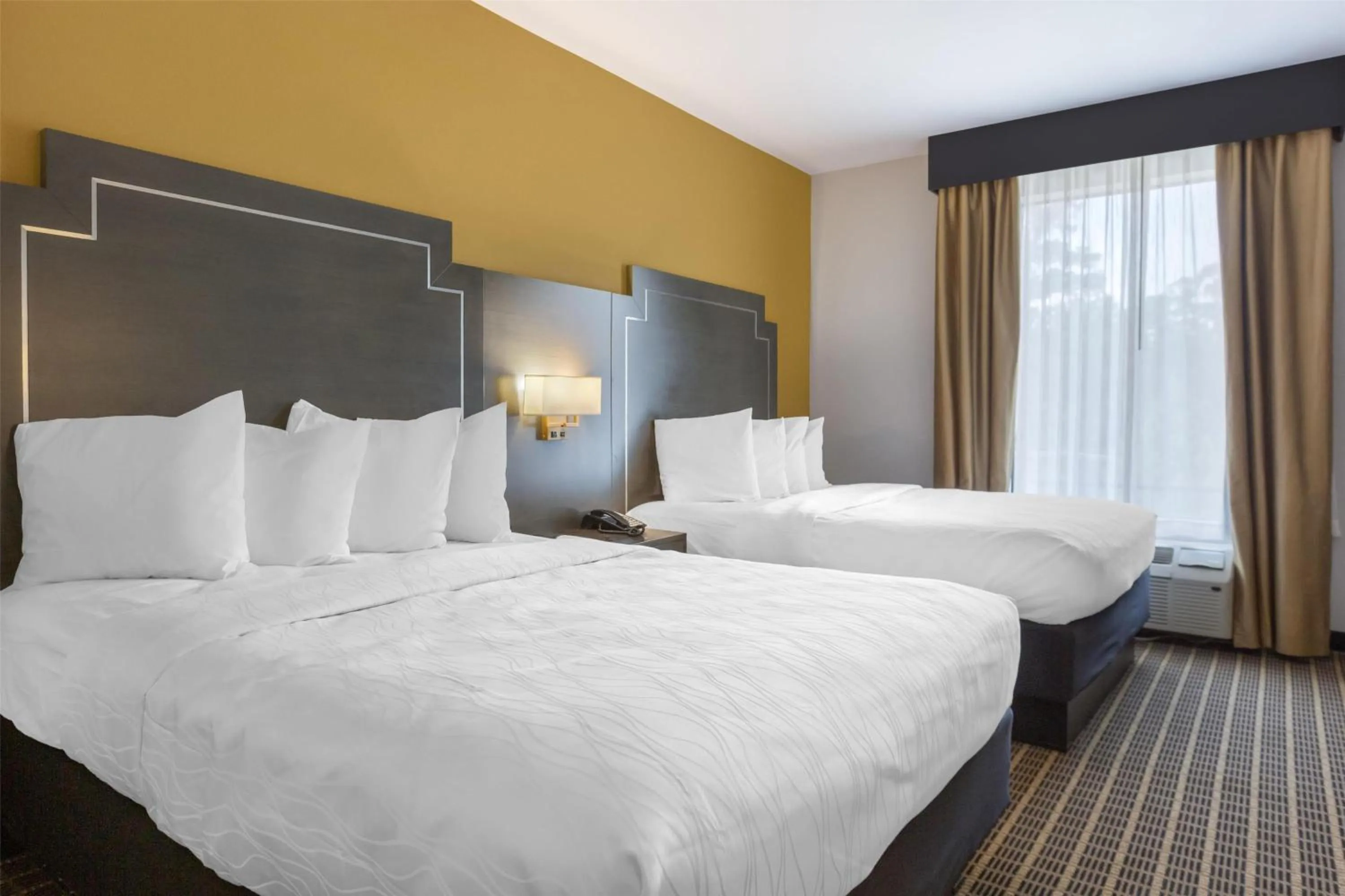 Queen Suite with Two Queen Beds and Sofa Bed in Best Western Plus Regency Park