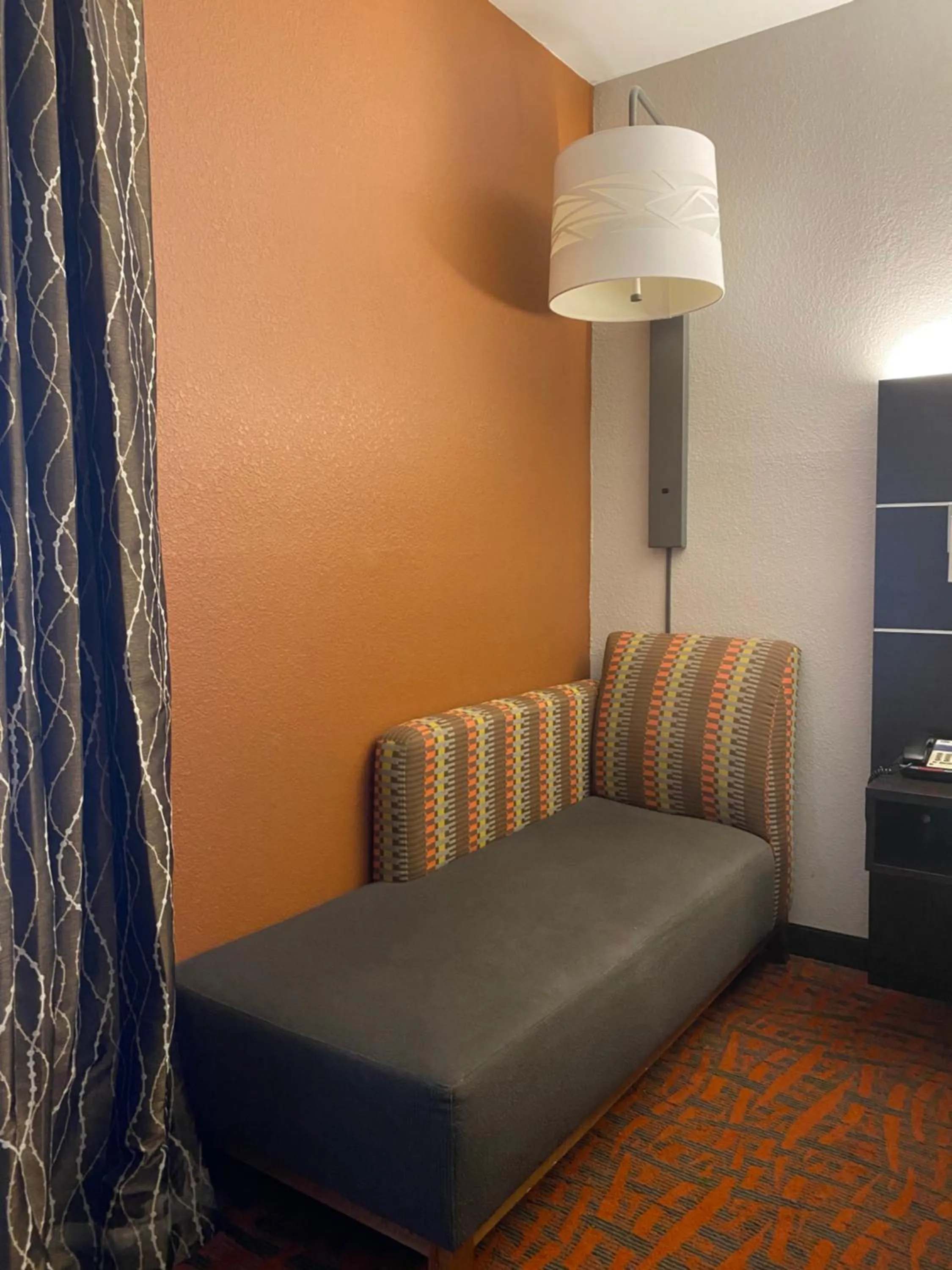 Standard King Room in Holiday Inn Express Metropolis by IHG