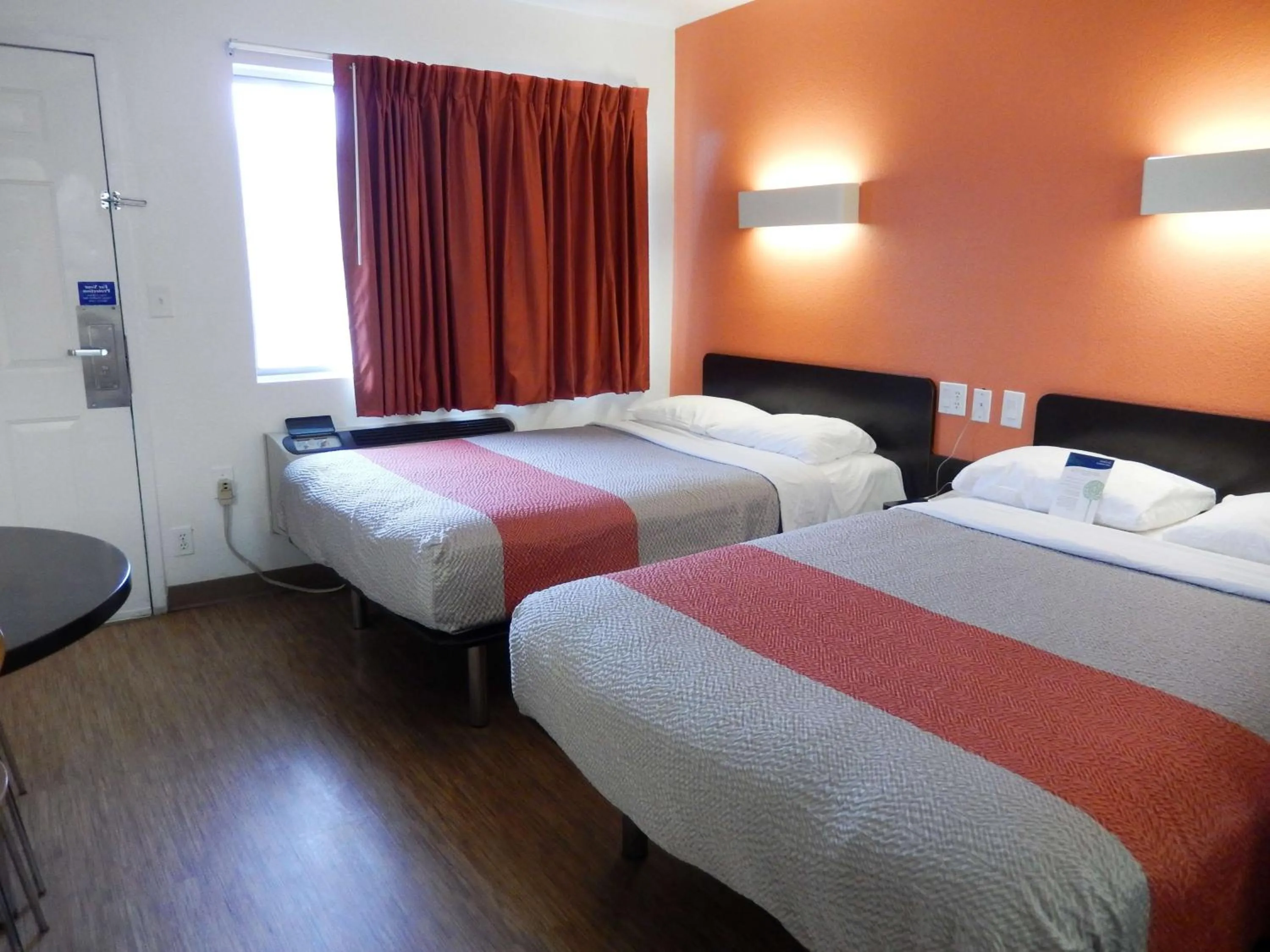 Quadruple Room - Disability Access - Non-Smoking in Motel 6-Clute, TX