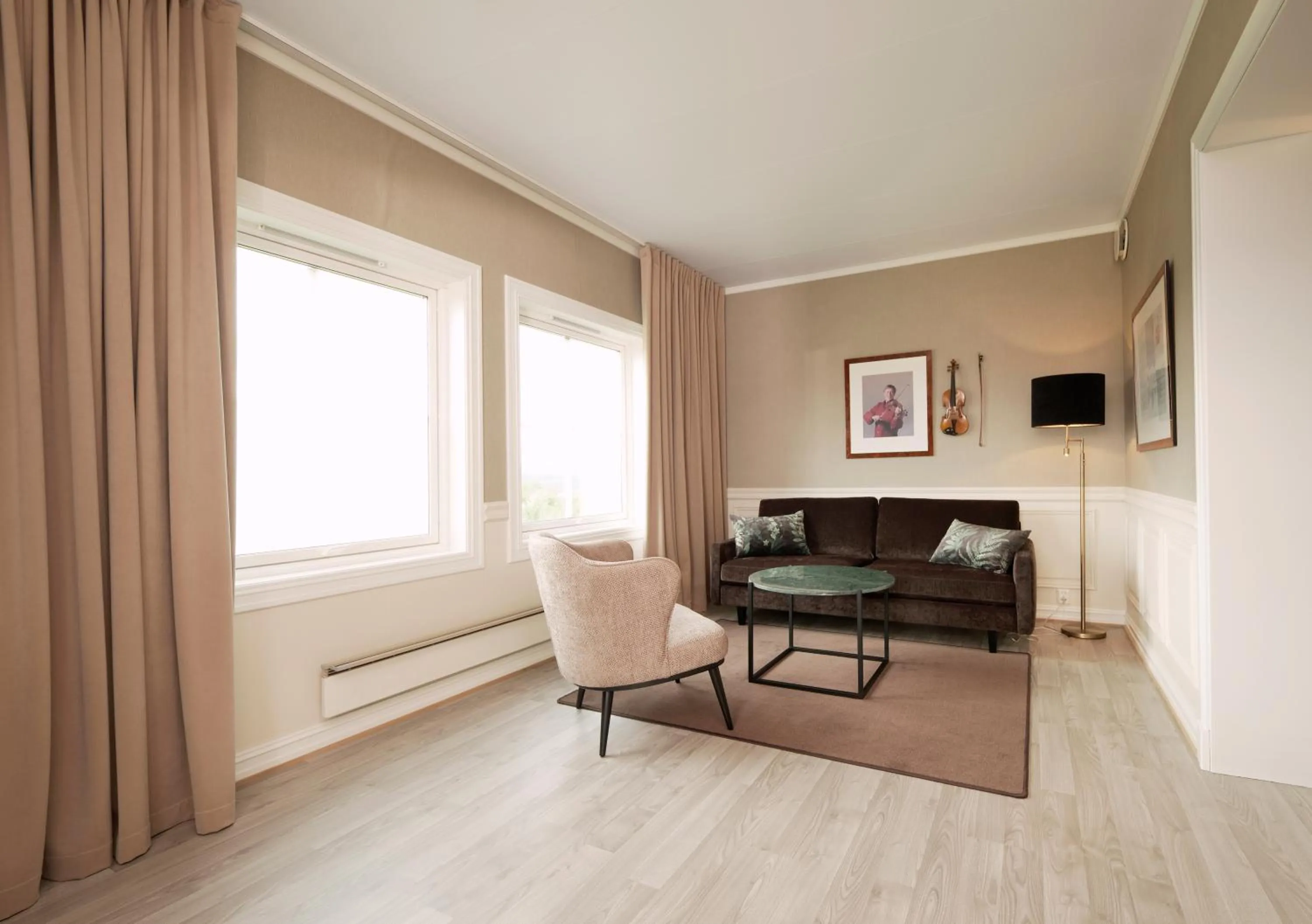 Junior Suite with direct pool access - single occupancy in Røros Hotell - Bad & Velvære