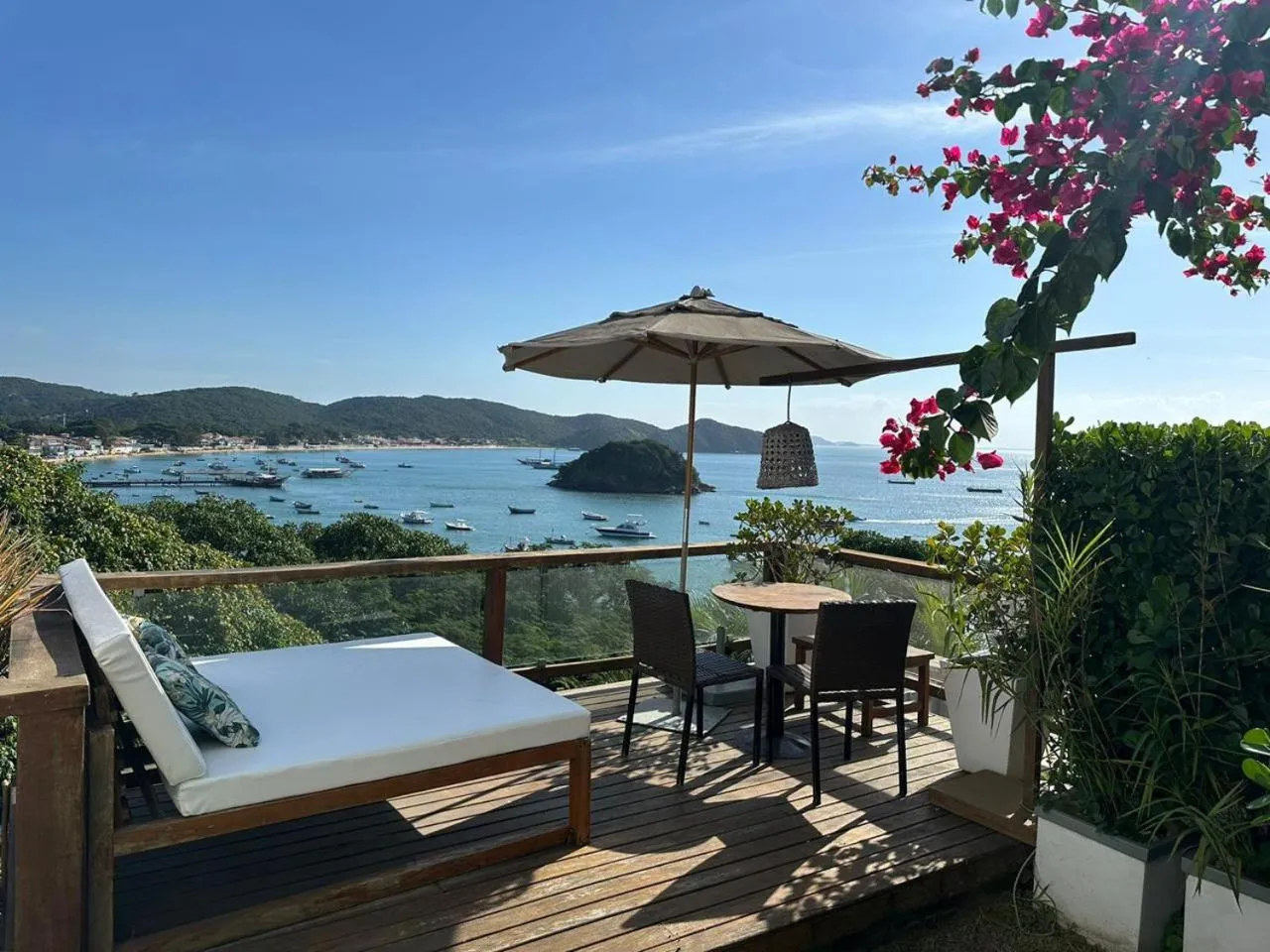 Loft Suite with bathtub and sea view in Abracadabra Boutique Hotel