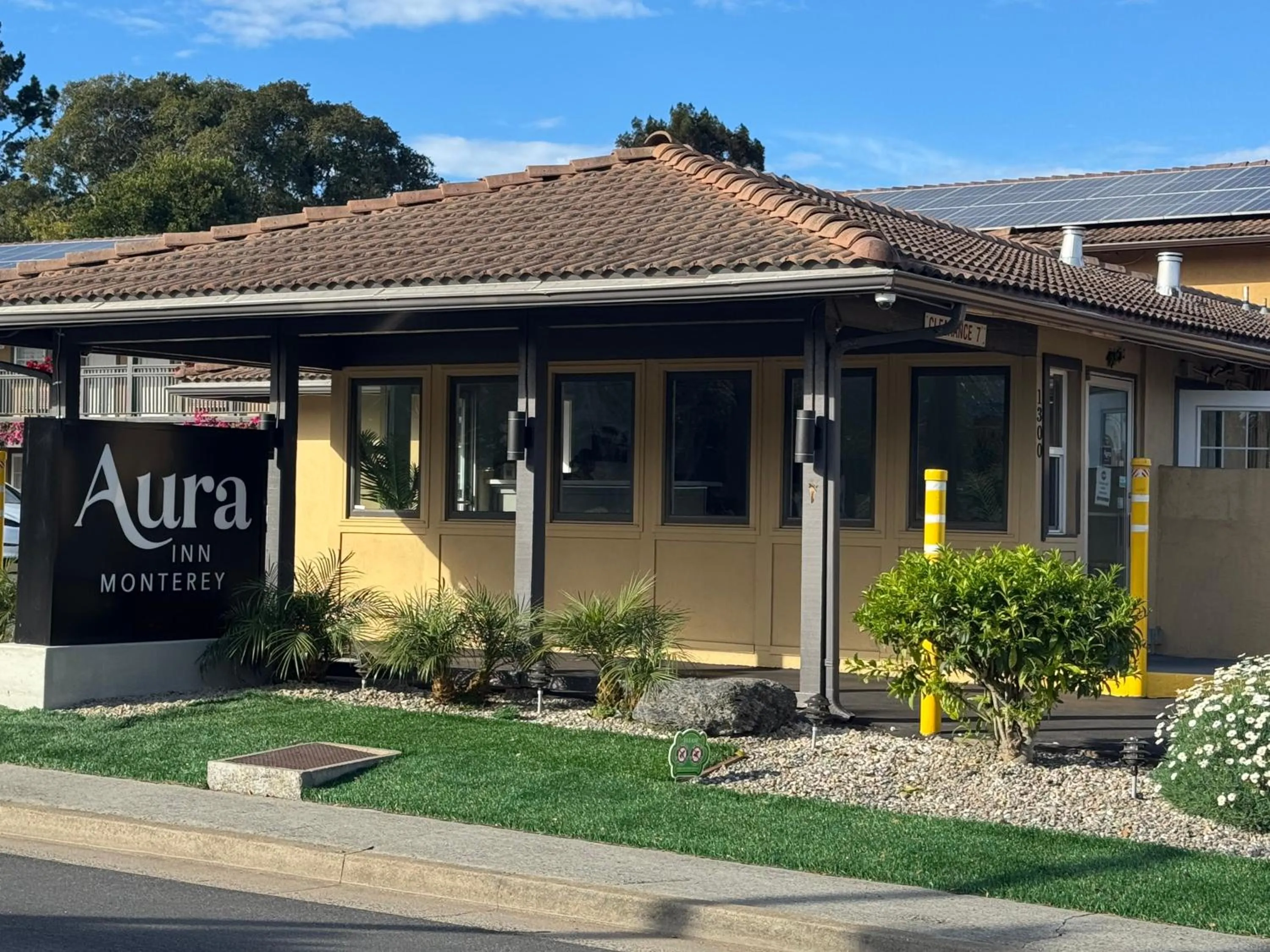 Street view in Aura Inn Monterey
