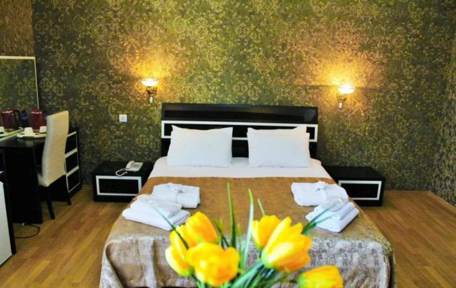 Suite with Balcony in Qeroli old town