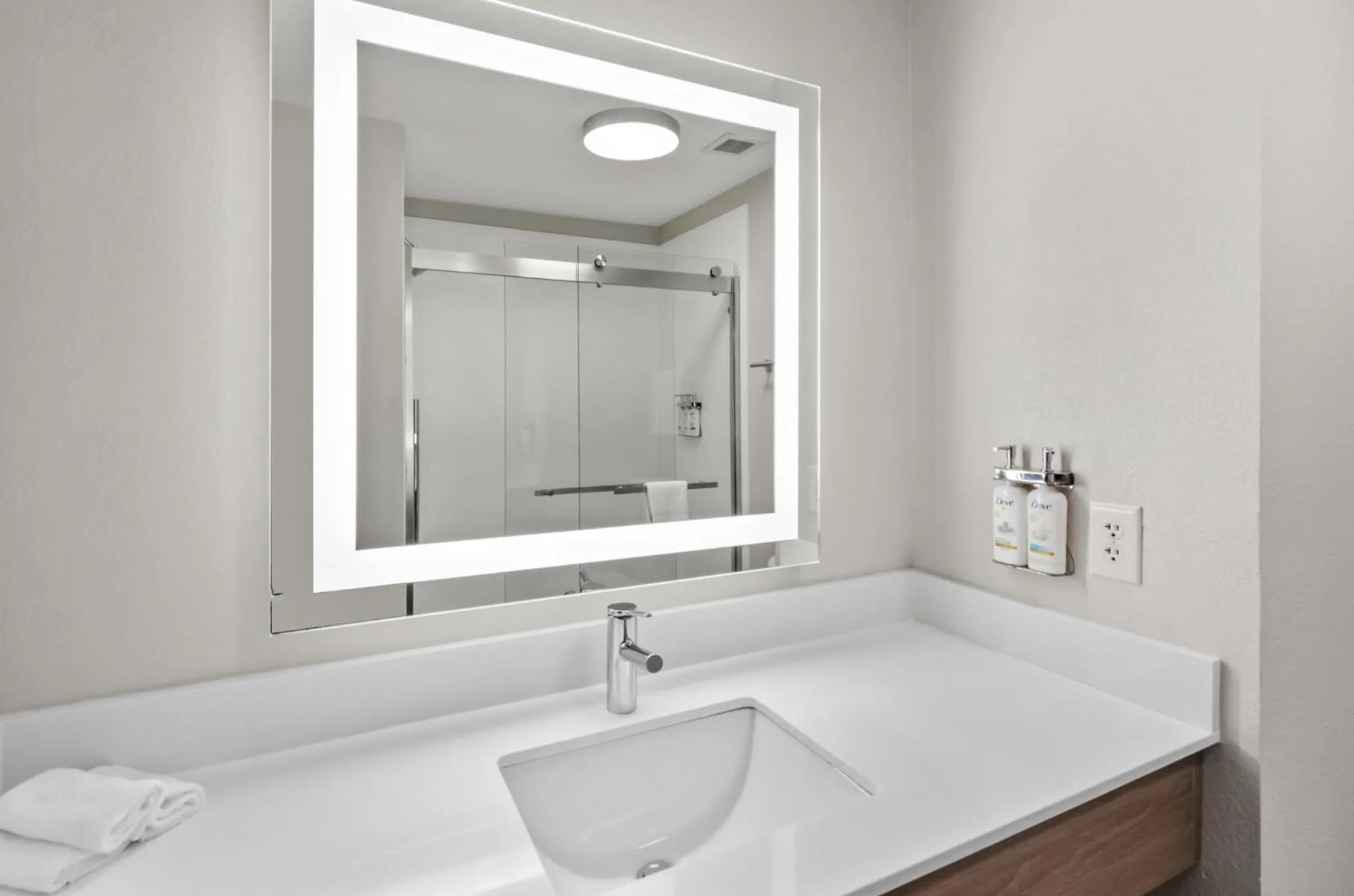 One-Bedroom King Suite in Holiday Inn Express Hotel & Suites Mount Airy by IHG