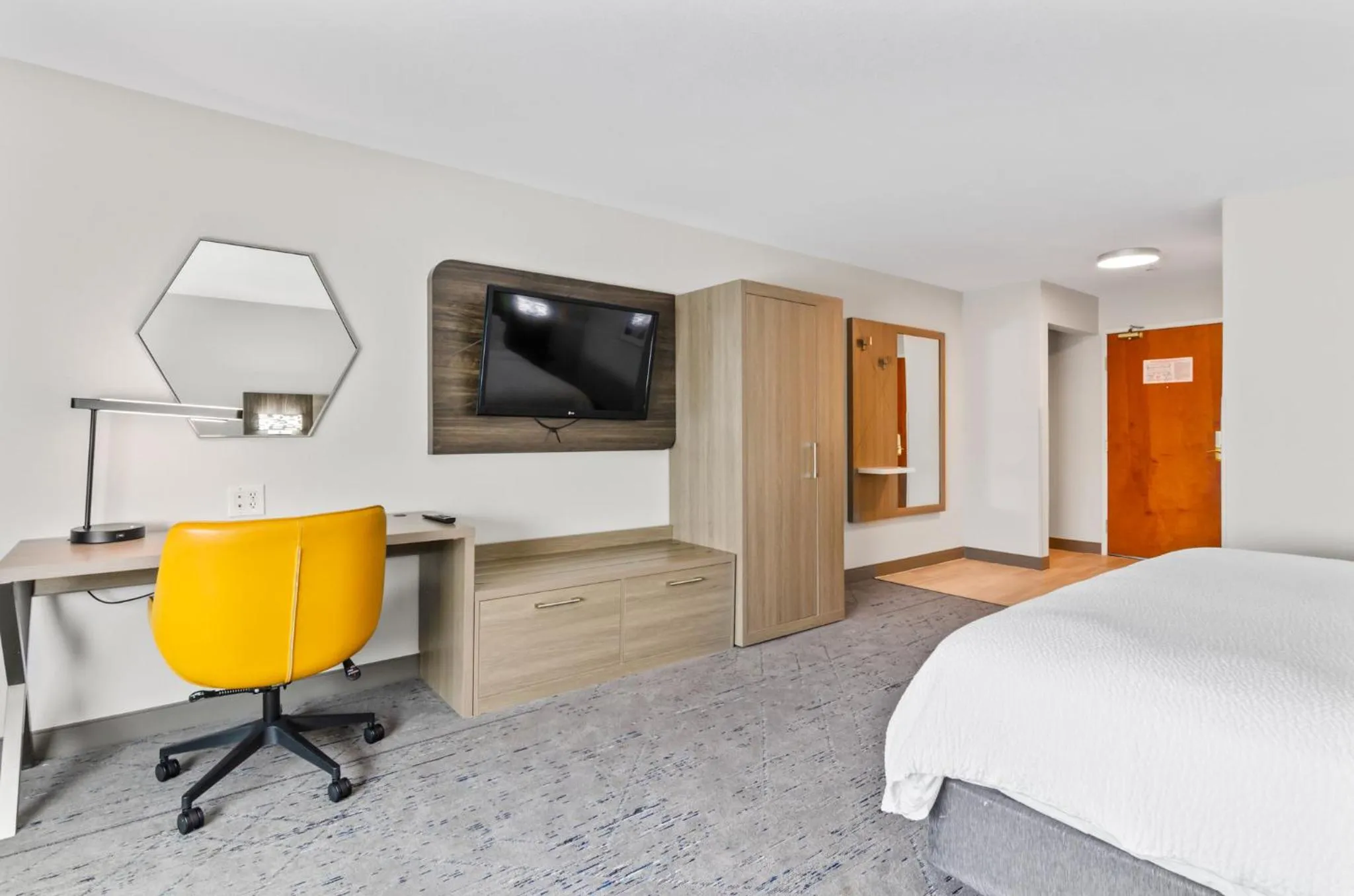 Executive King Room in Holiday Inn Express Hotel & Suites Mount Airy by IHG