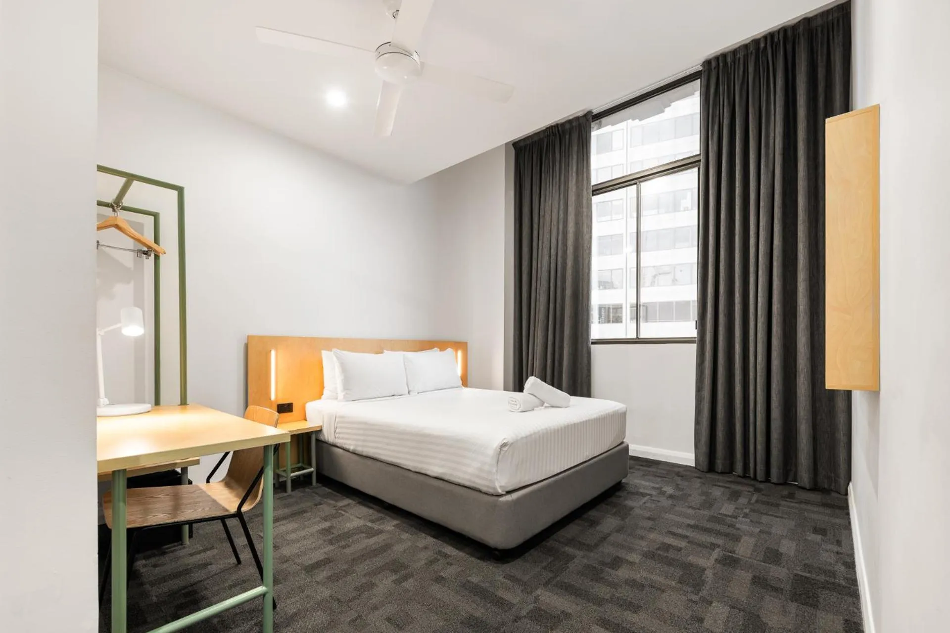 Queen Room with Shared Bathroom in YHA Sydney Central