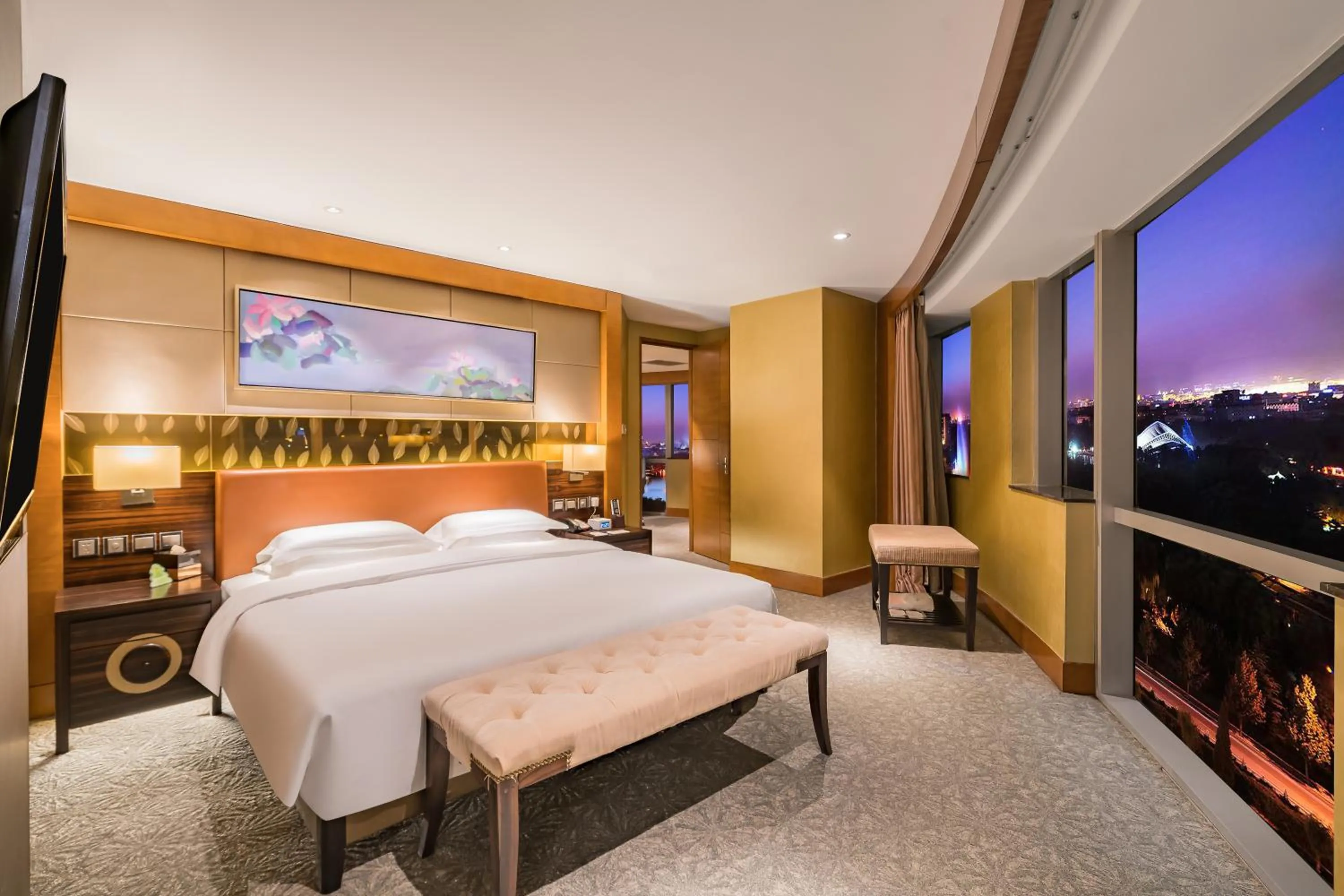 Executive Suite in Lake View Hotel