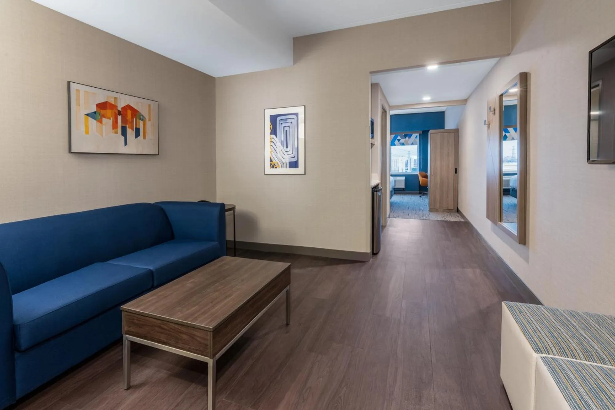 Executive King Suite in Holiday Inn Express & Suites Vaughan-Southwest by IHG