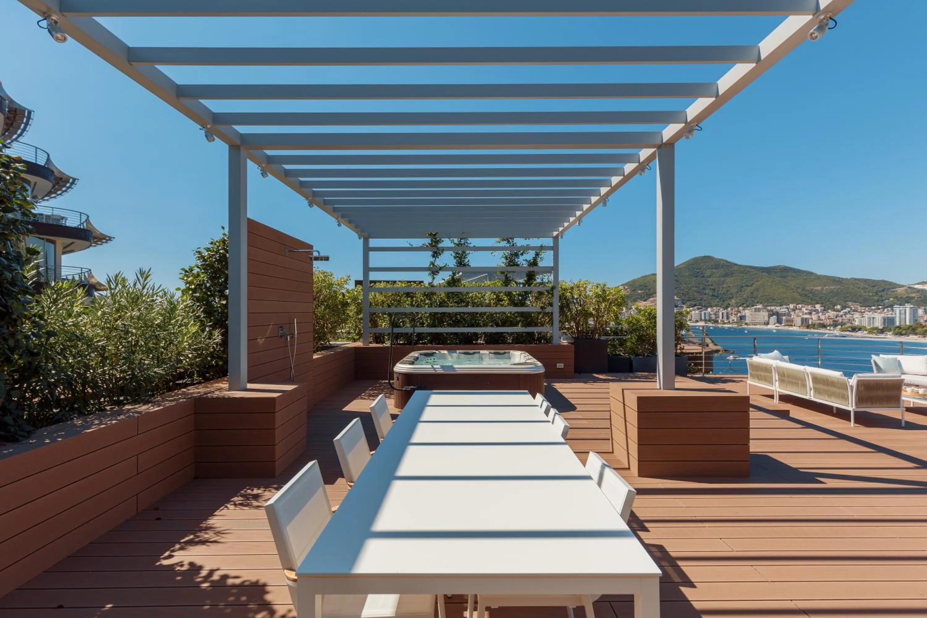 Penthouse Four-Bedroom Apartment with Rooftop Terrace and Sea View in Dukley Hotel & Resort