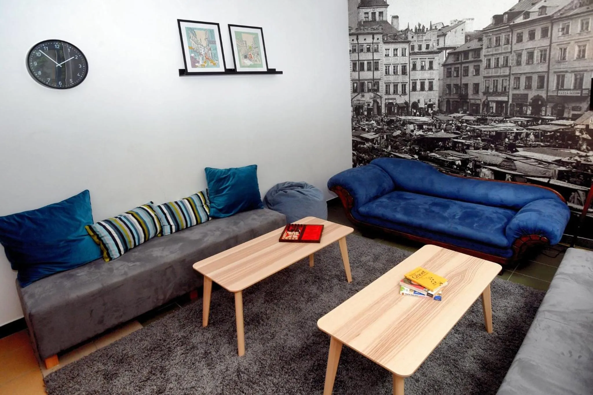 Seating area in Warsaw Hostel Centrum Private Rooms & Dorms