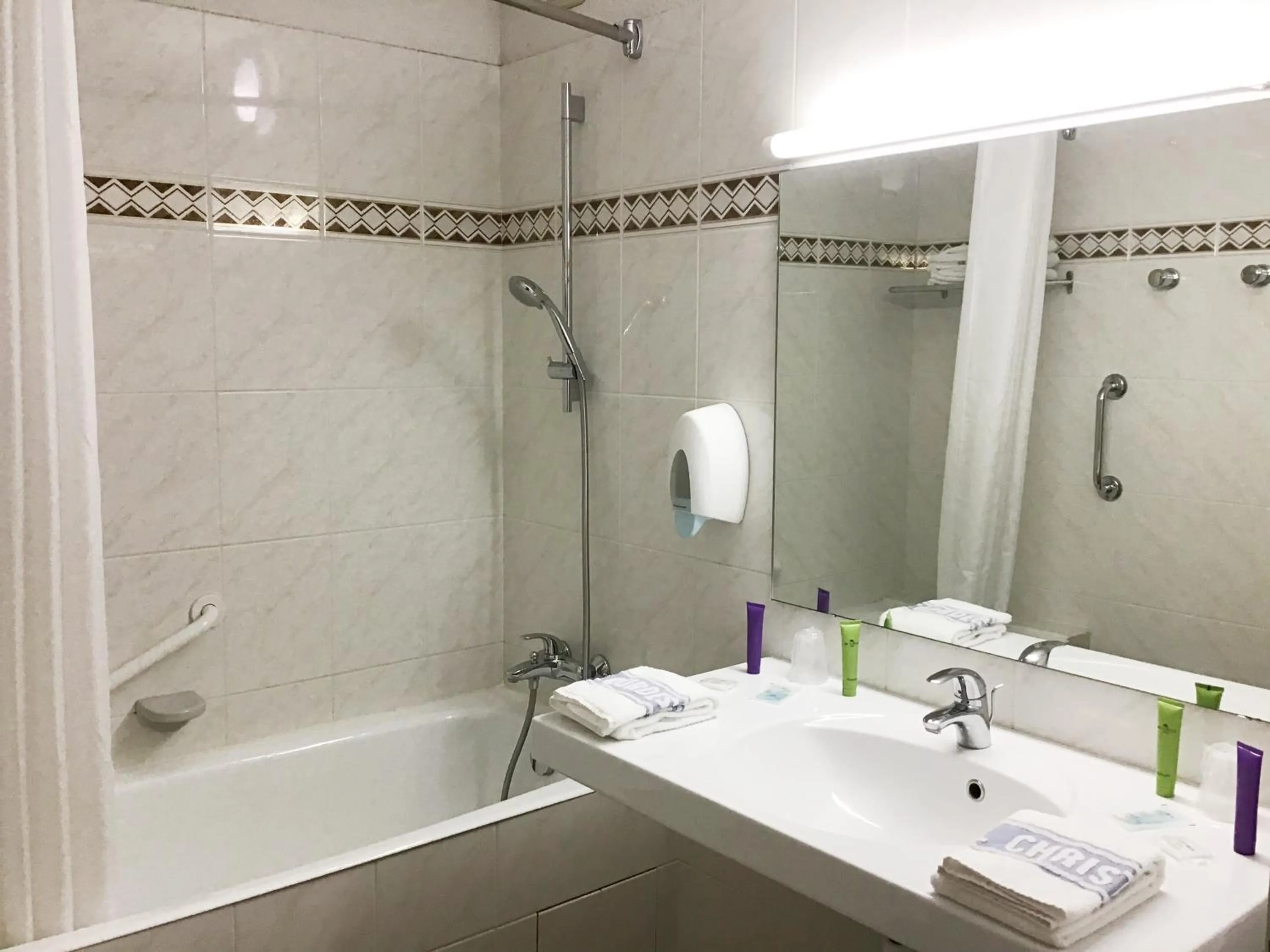 Twin Room in Hôtel Christ Roi