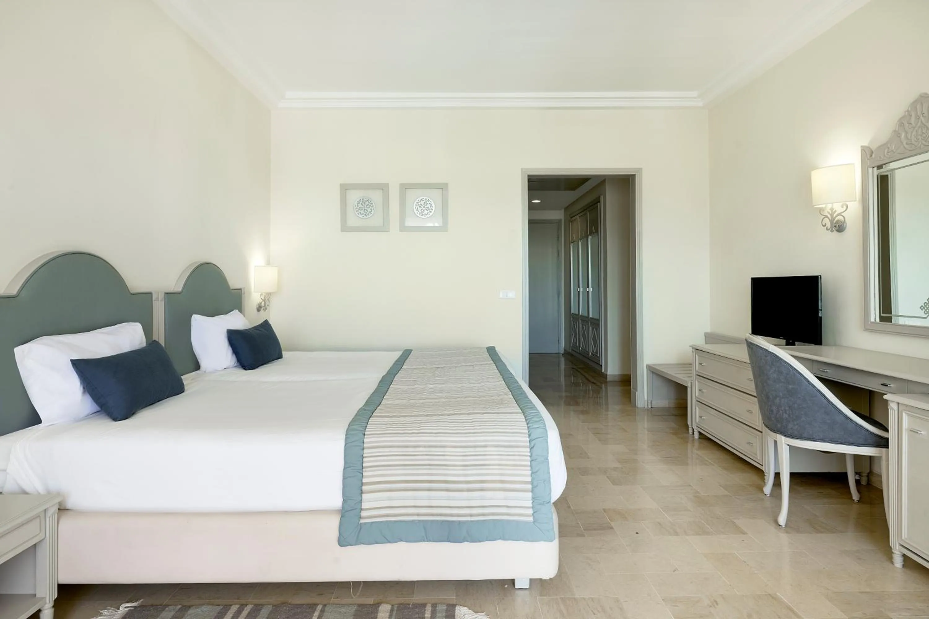 Double Room in Iberostar Waves Averroes