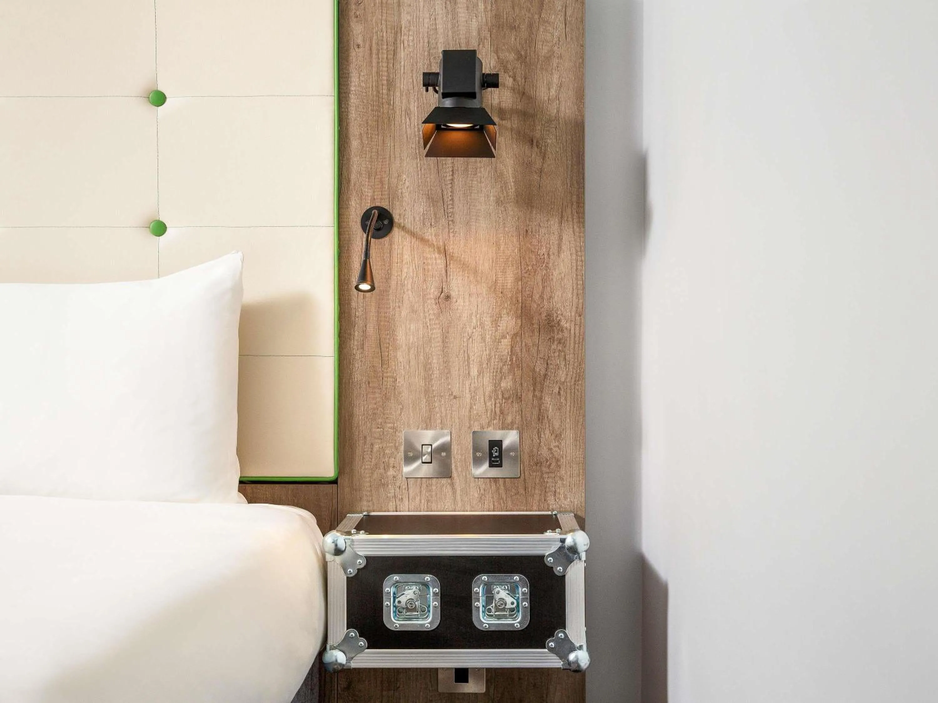 Standard Twin Room in ibis Styles London Ealing