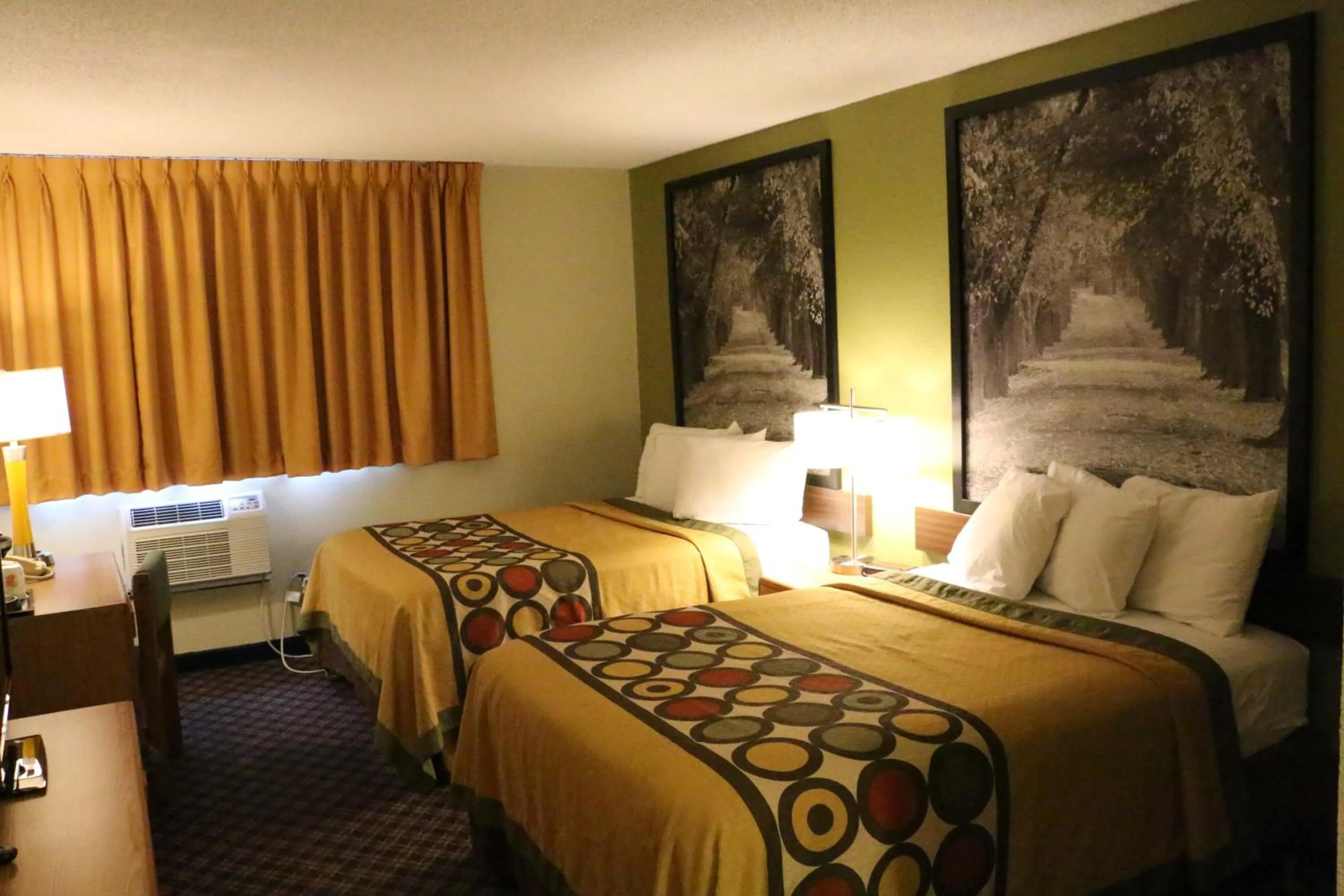 Queen Room with Two Queen Beds - Non-Smoking in Super 8 by Wyndham Windsor/Madison North