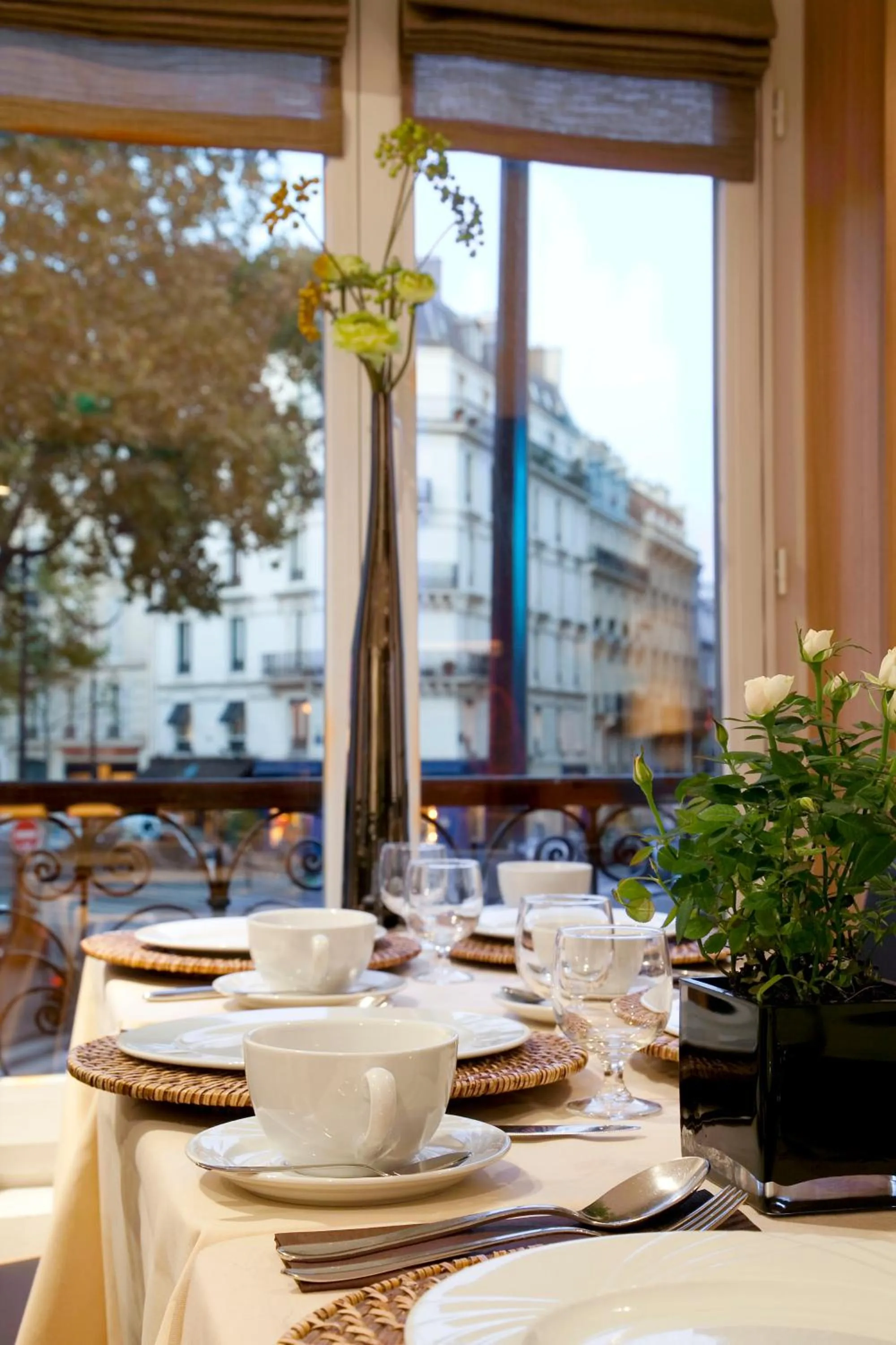 Lounge or bar in Marceau Champs-Elysées