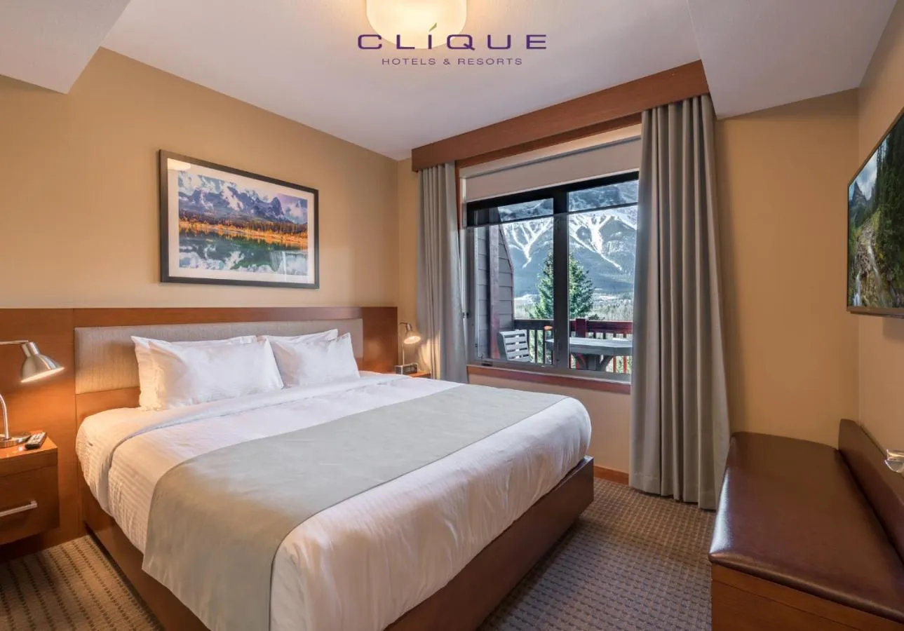 One-Bedroom Suite in Falcon Crest Lodge by CLIQUE