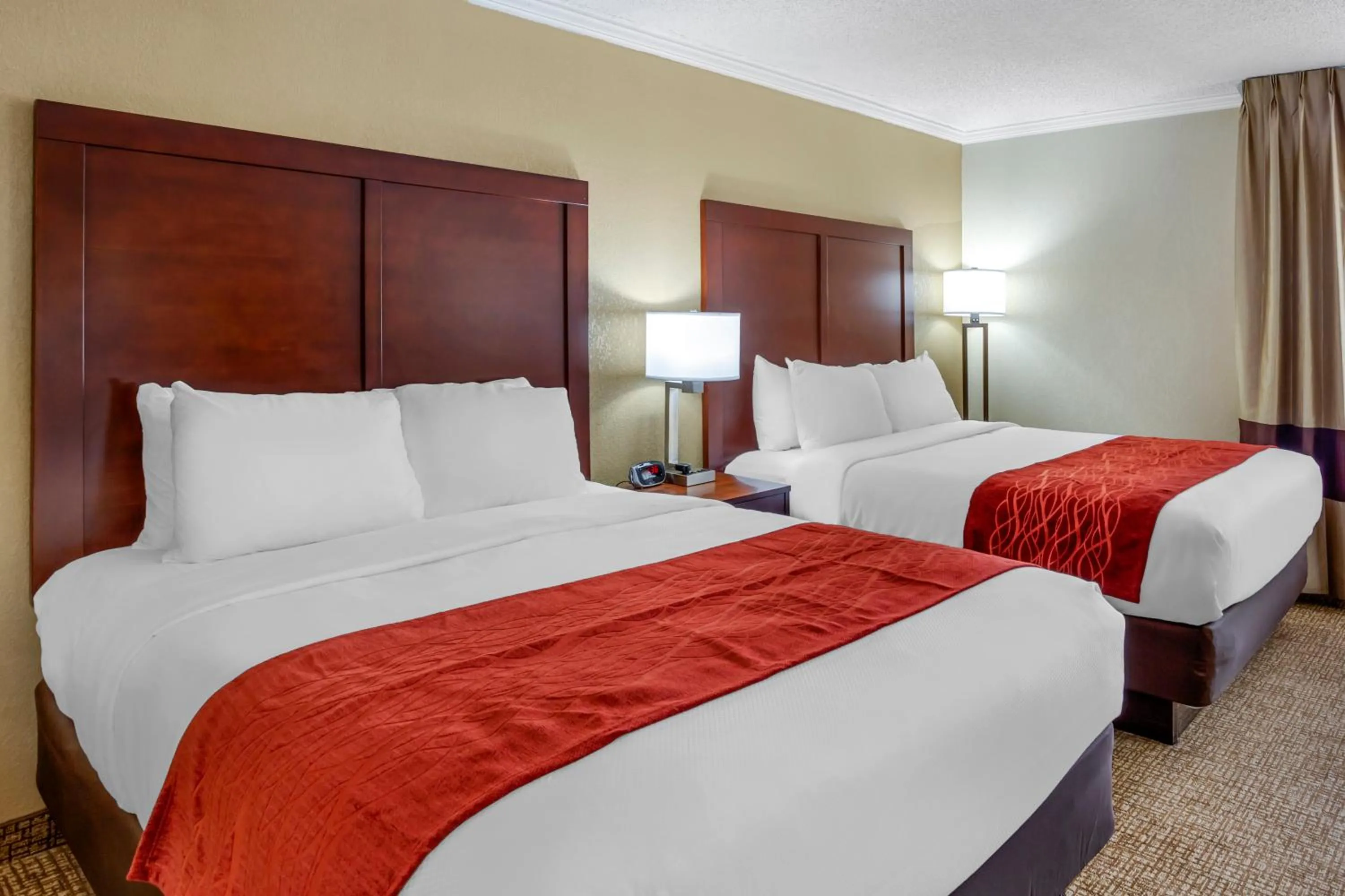 Queen Room with Two Queen Beds - Non Smoking in Comfort Inn Hoffman Estates - Schaumburg